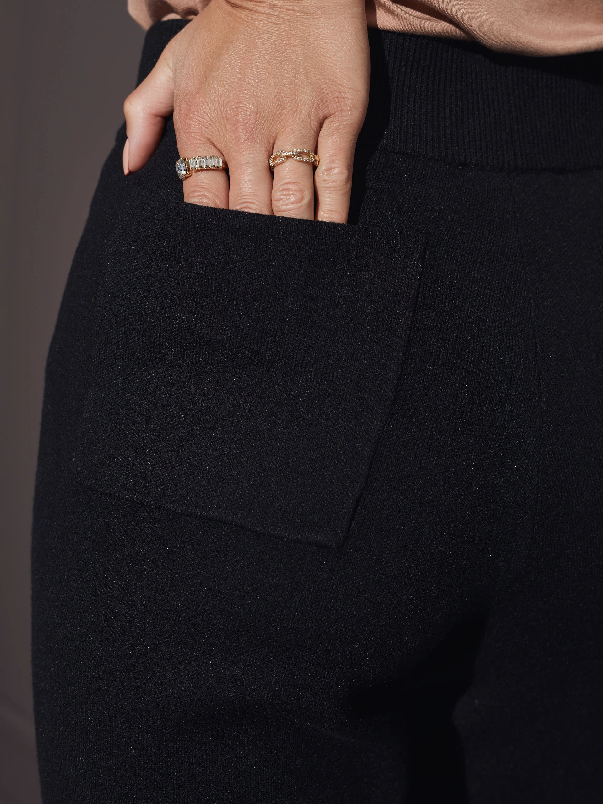 Knitted trousers in black