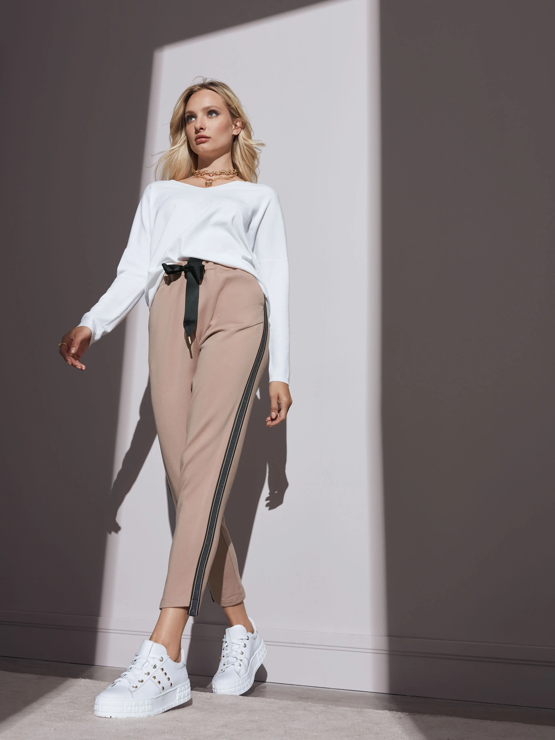 BEIGE SWEATPANTS