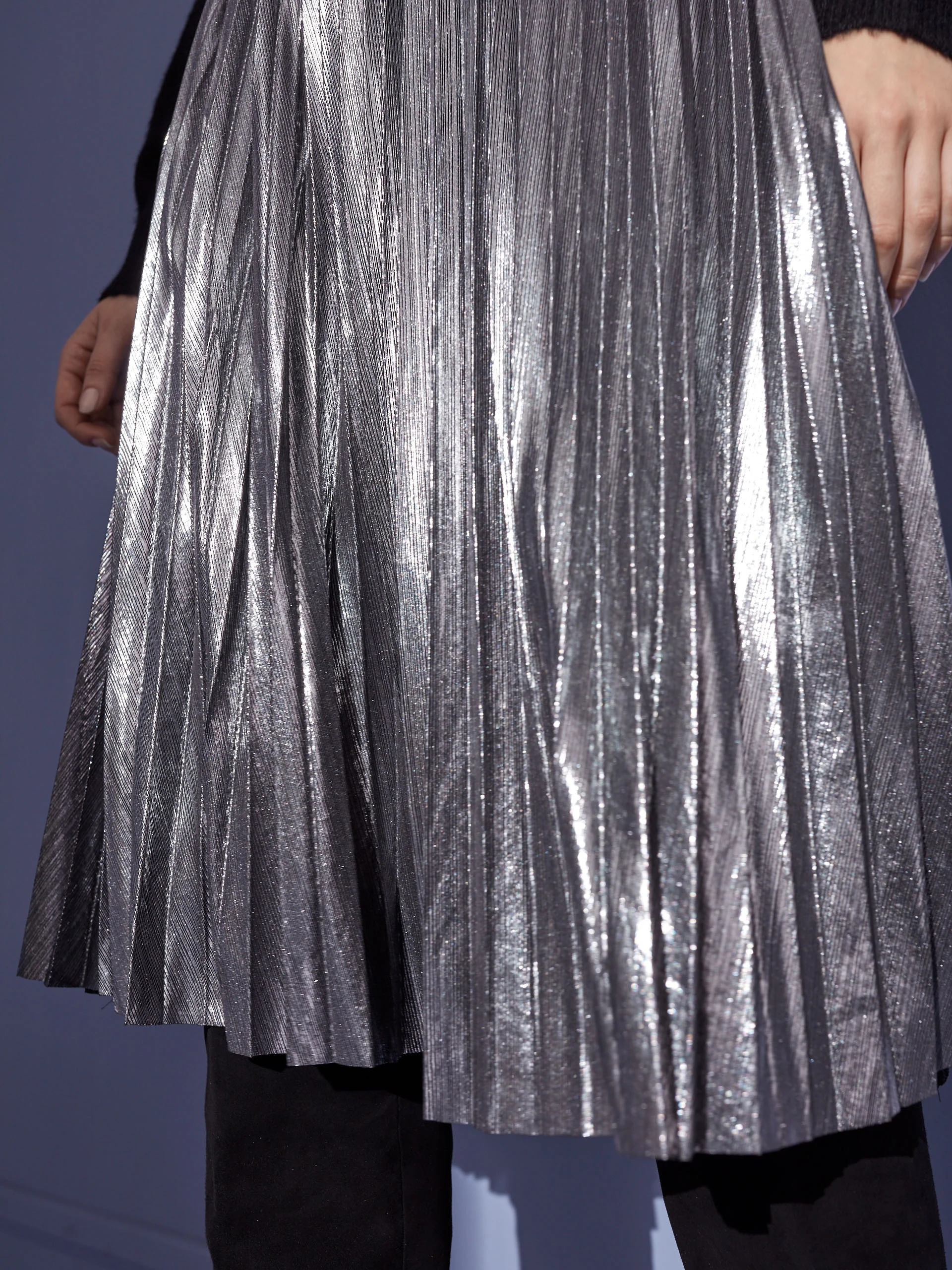 SILVER PLEATED SKIRT