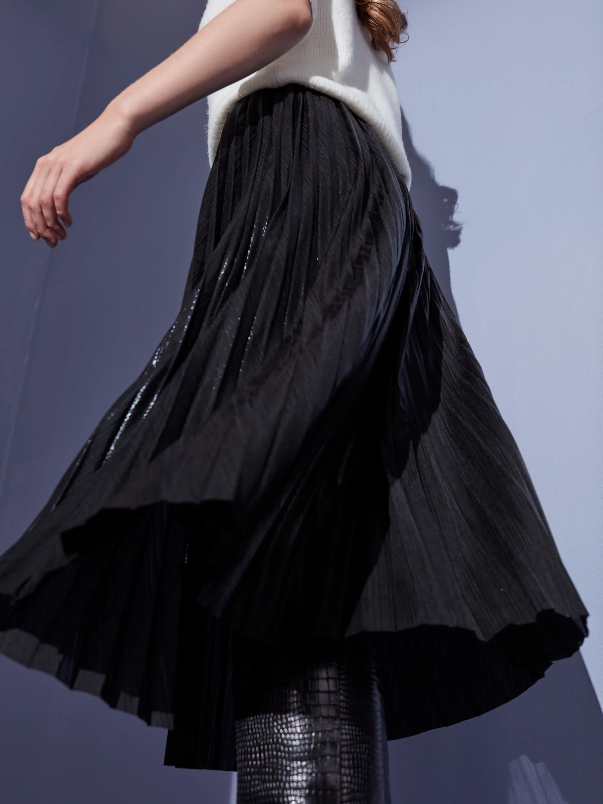 BLACK PLEATED SKIRT
