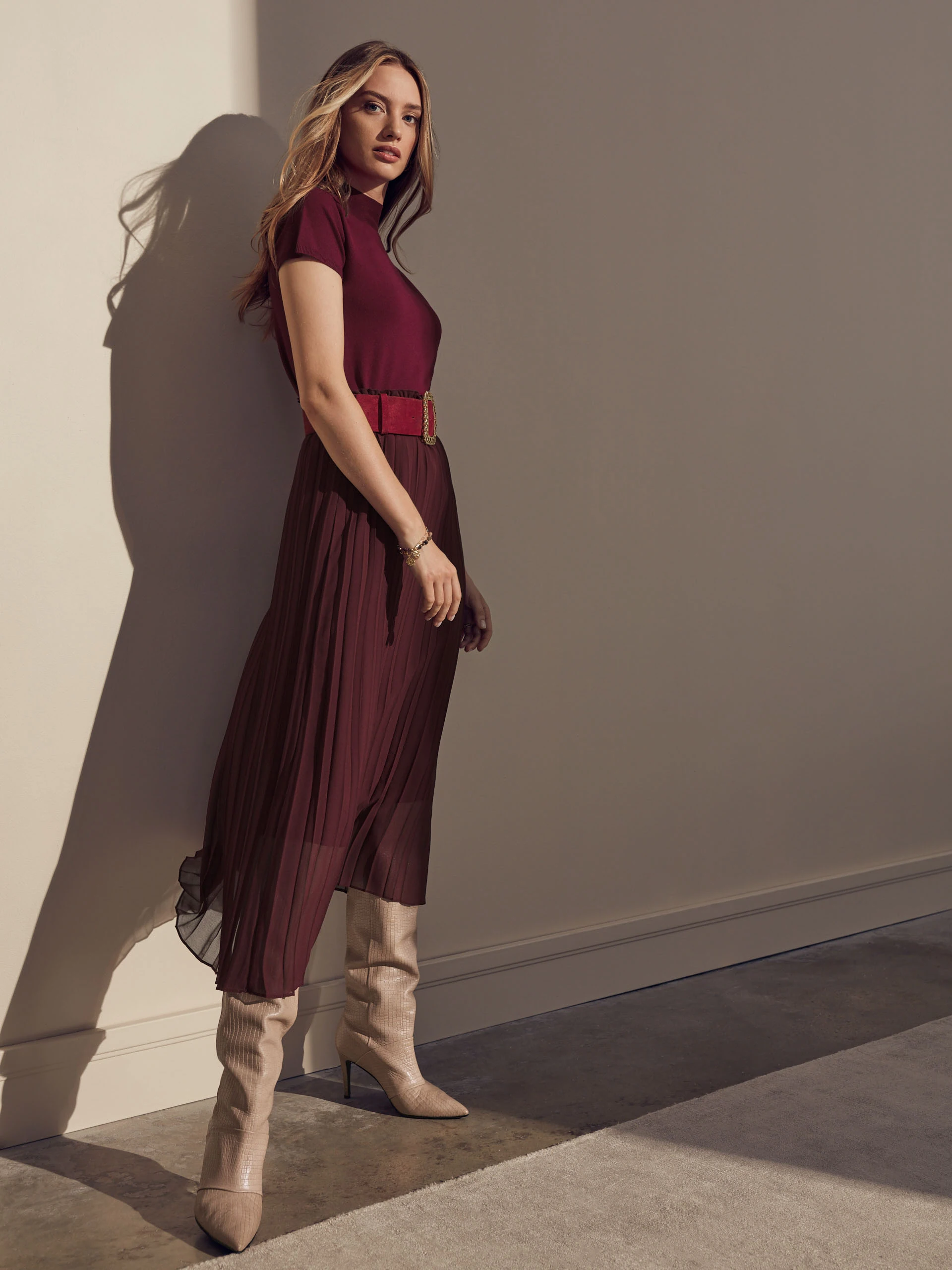 BURGUNDY SHORT SLEEVE HALF TURTLENECK
