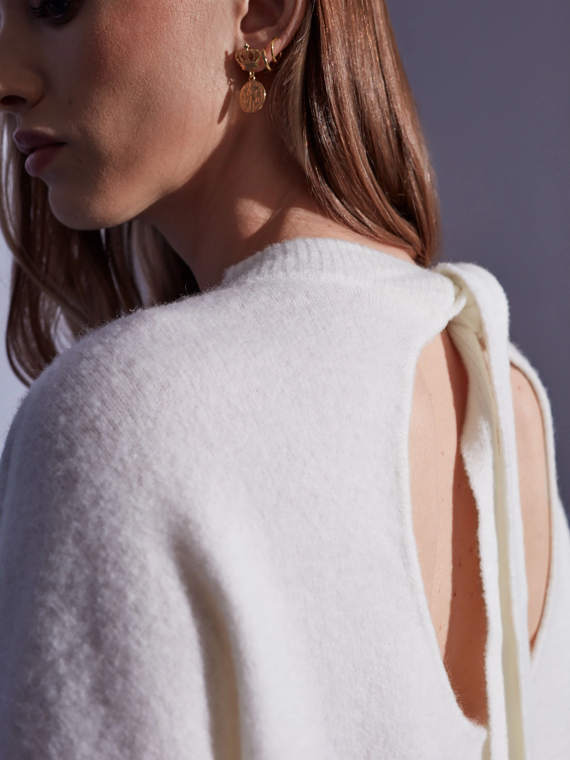 SWEATER WITH BACK NECKLINE IN WOOL