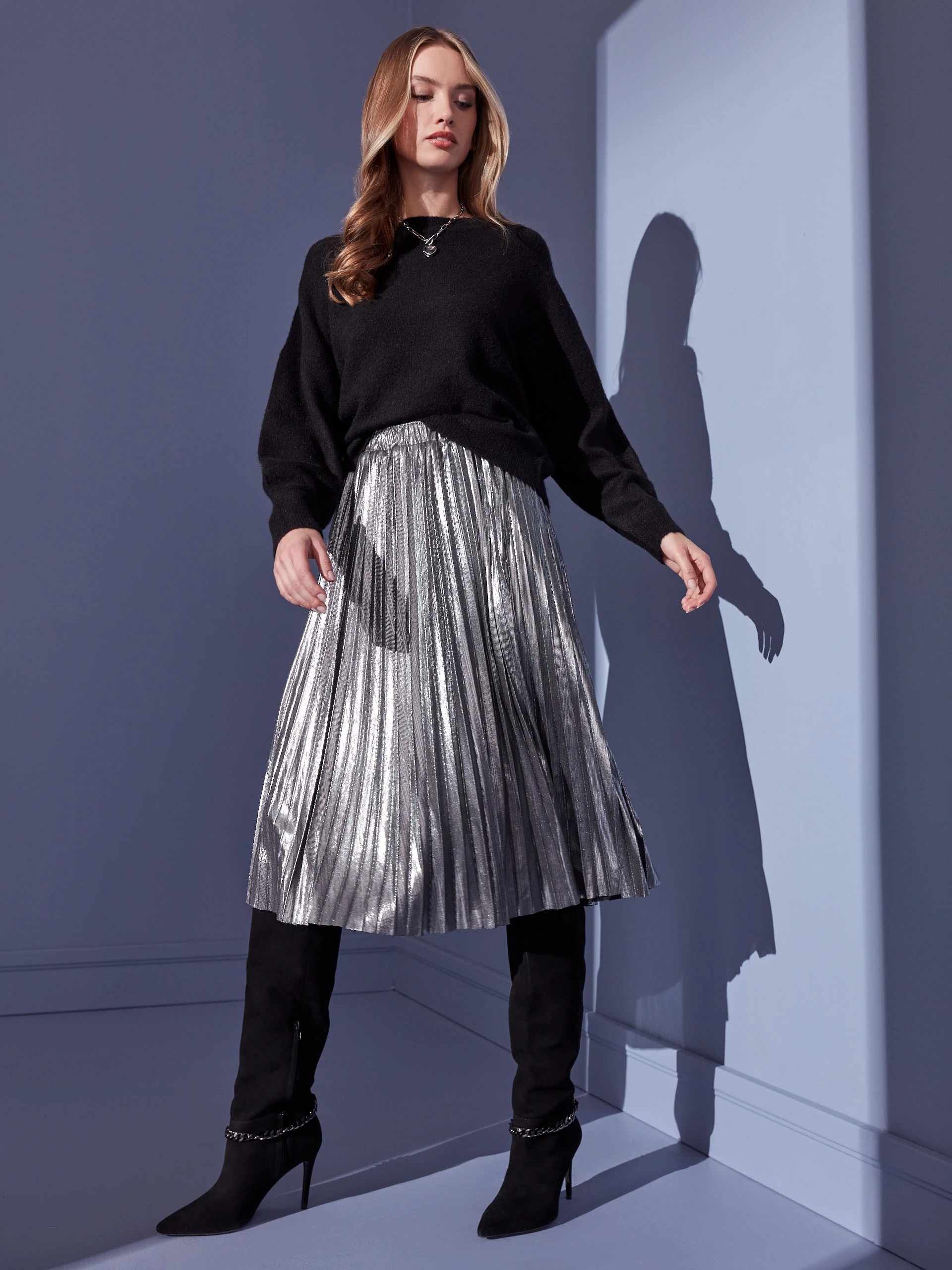 SWEATER WITH BACK NECKLINE IN WOOL