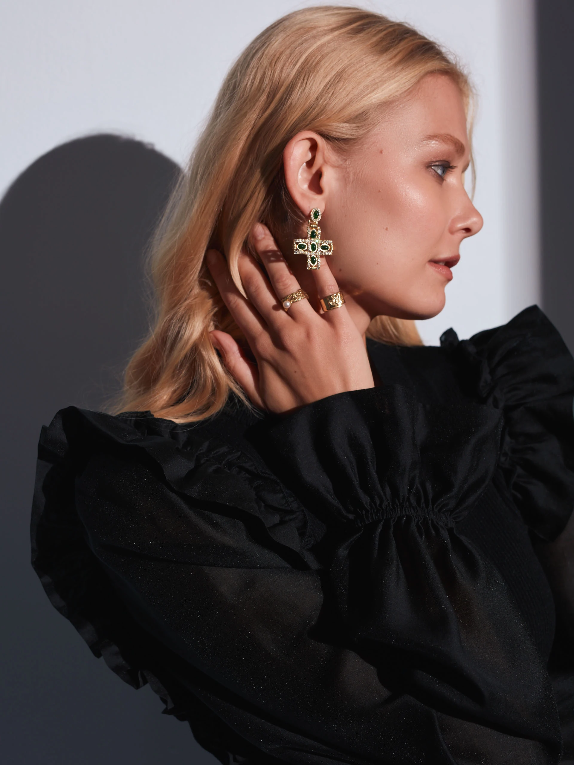 BLACK SWEATER WITH RUFFLES