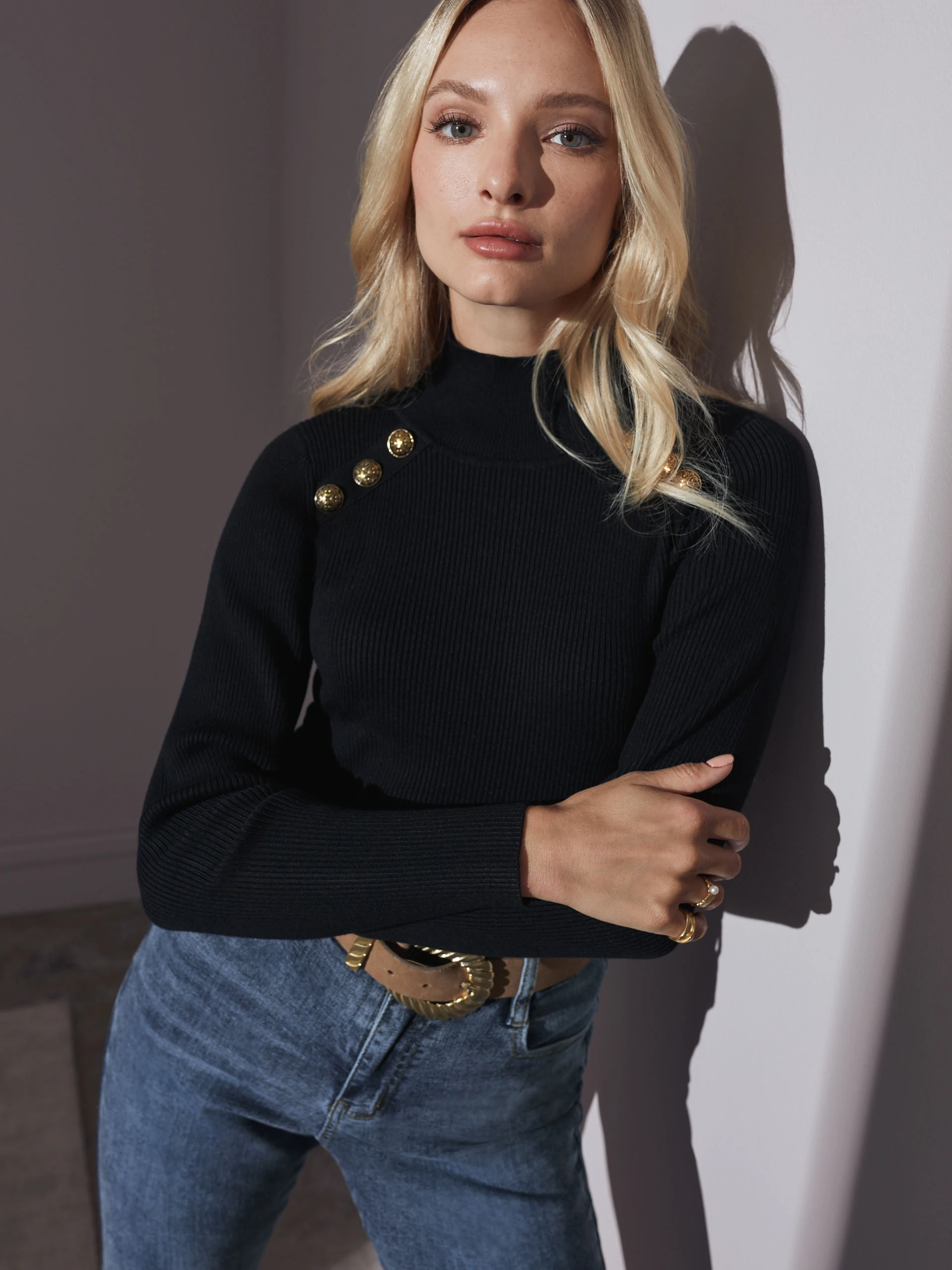 BLACK HALF TURTLENECK WITH GOLD BUTTONS