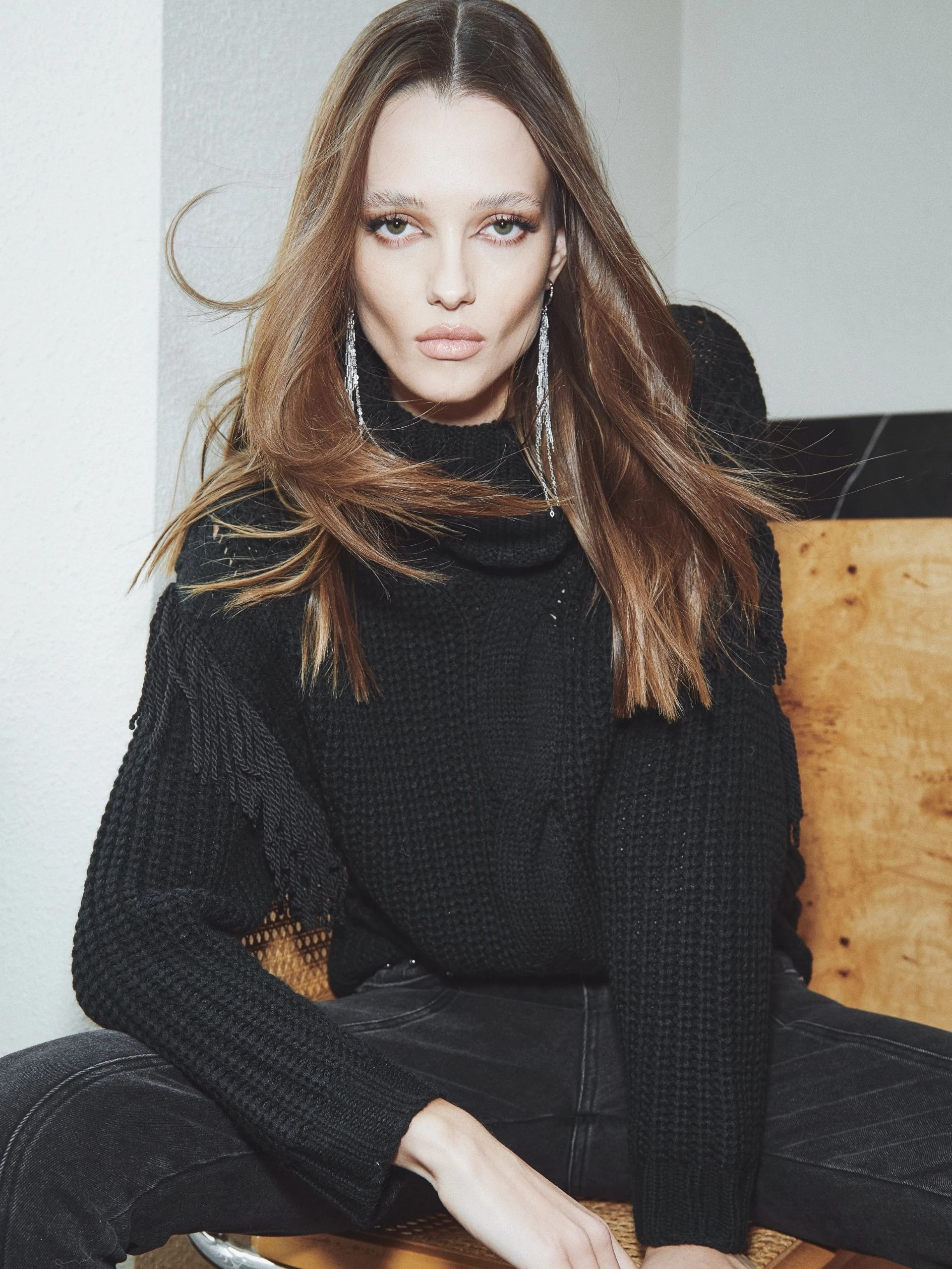 BLACK WOOL SWEATER WITH TURTLENECK