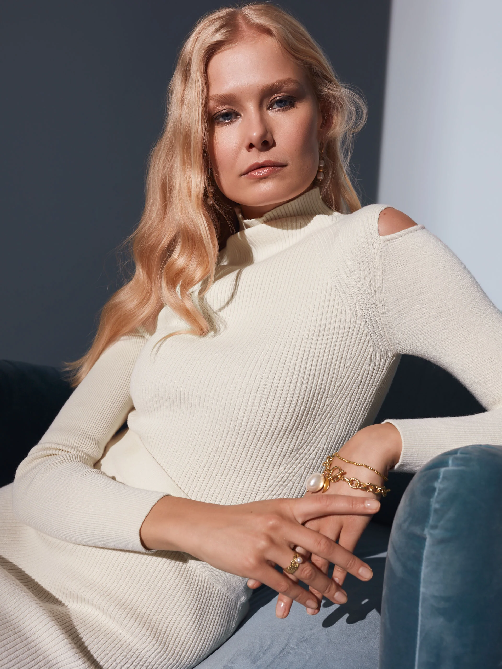 BEIGE SWEATER WITH CUTOUTS ON SHOULDERS