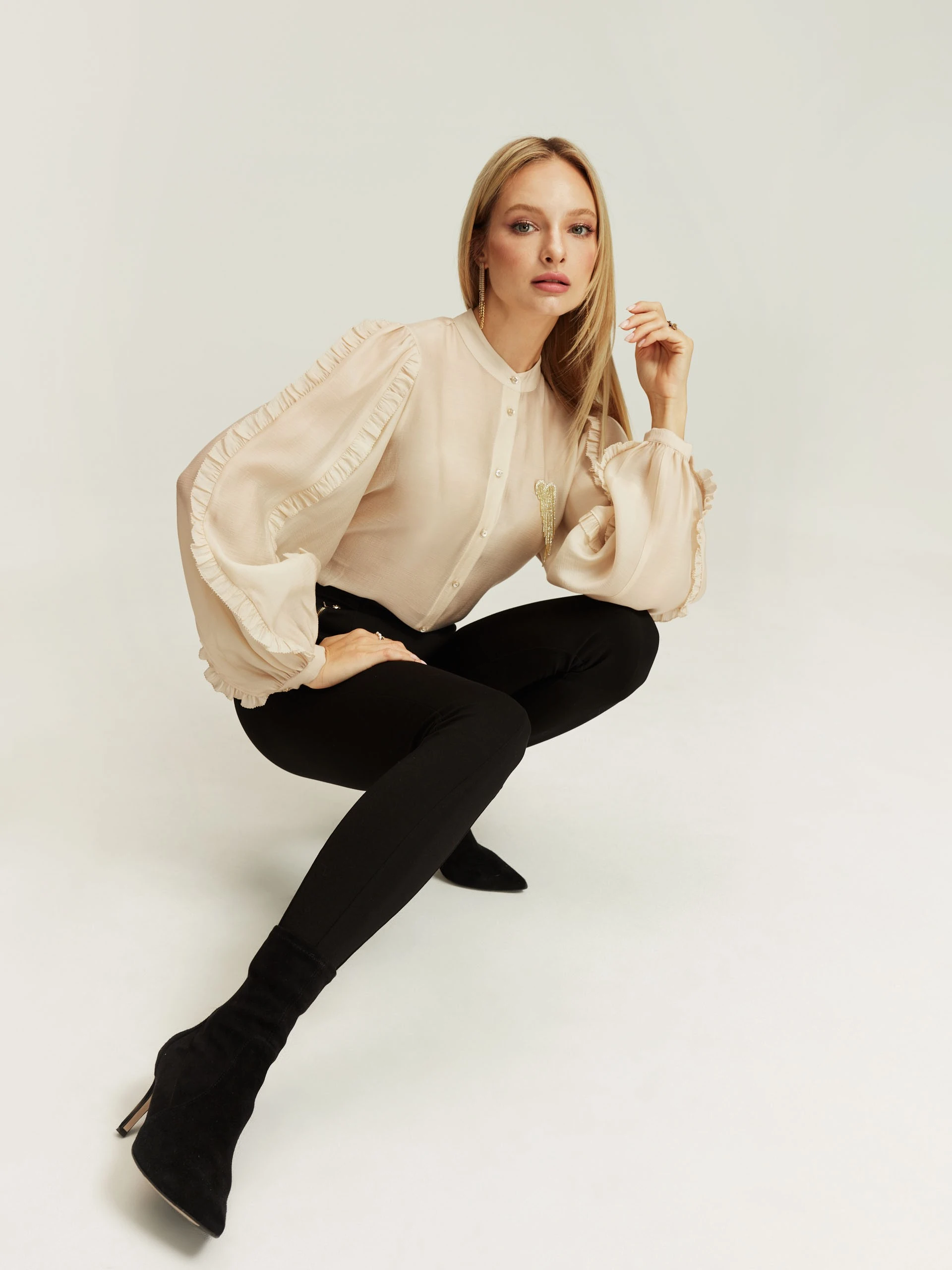 Bright blouse with buff sleeves