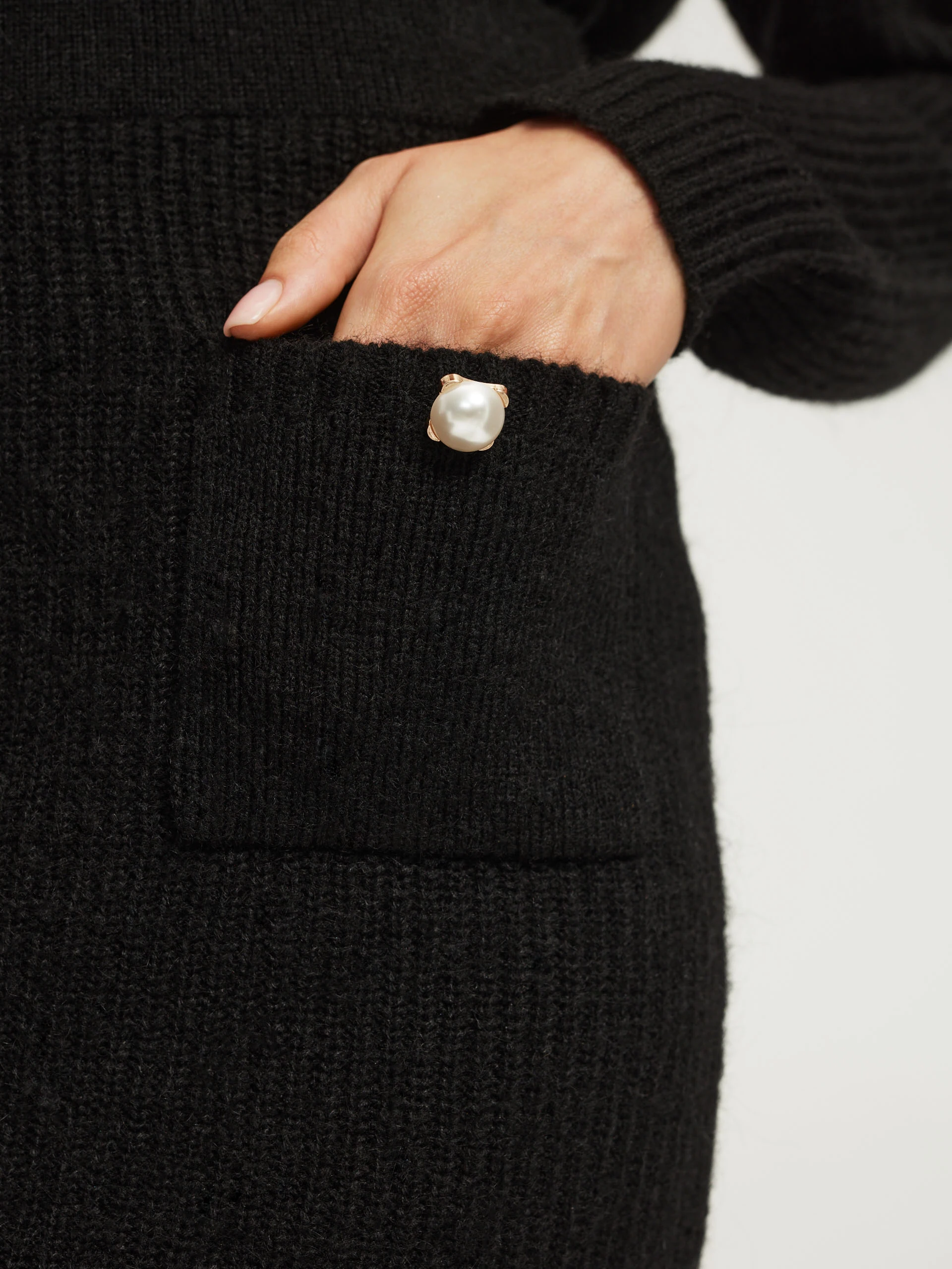 Black ribbed knit skirt