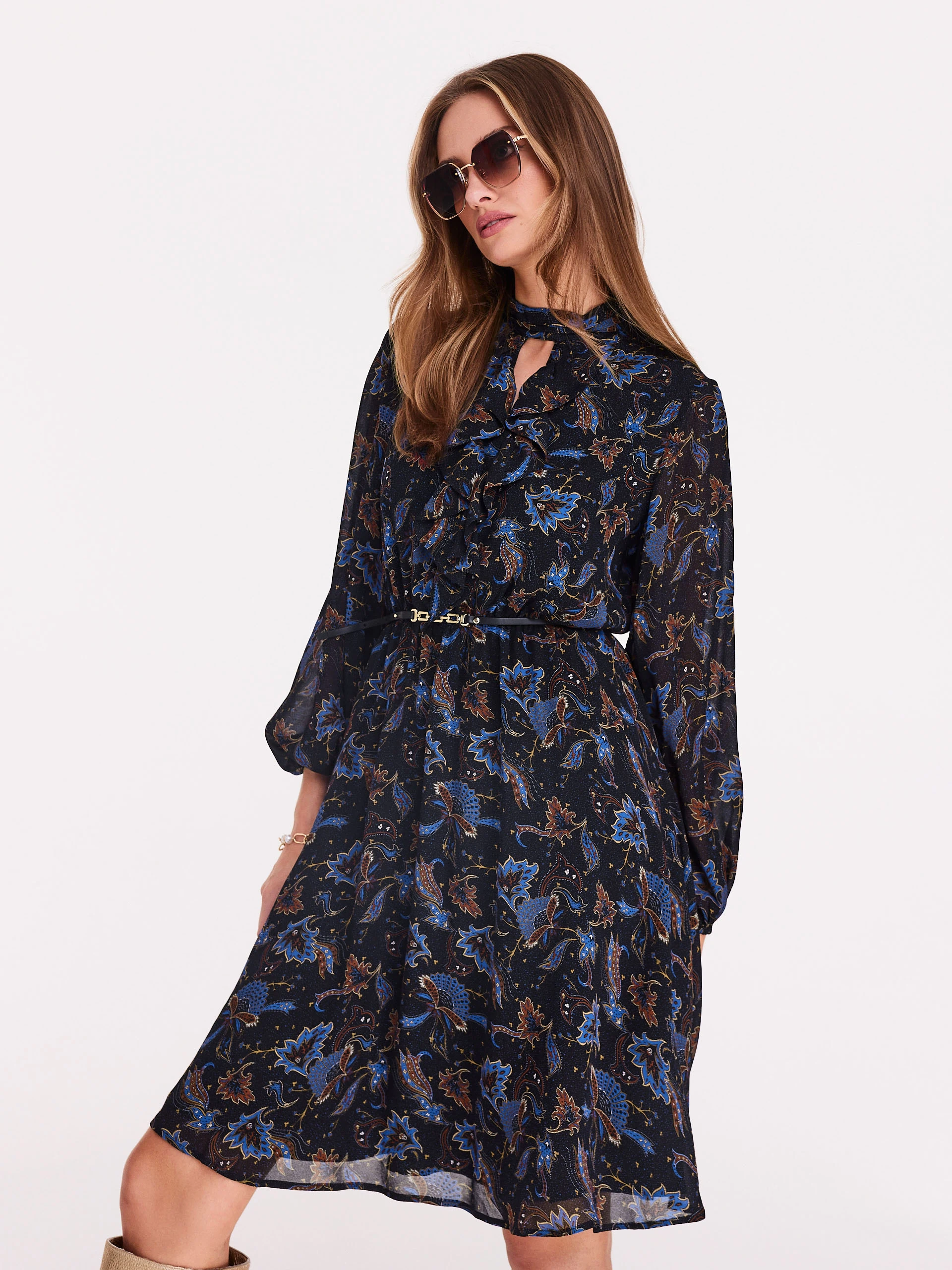 Short airy dress in paisley pattern