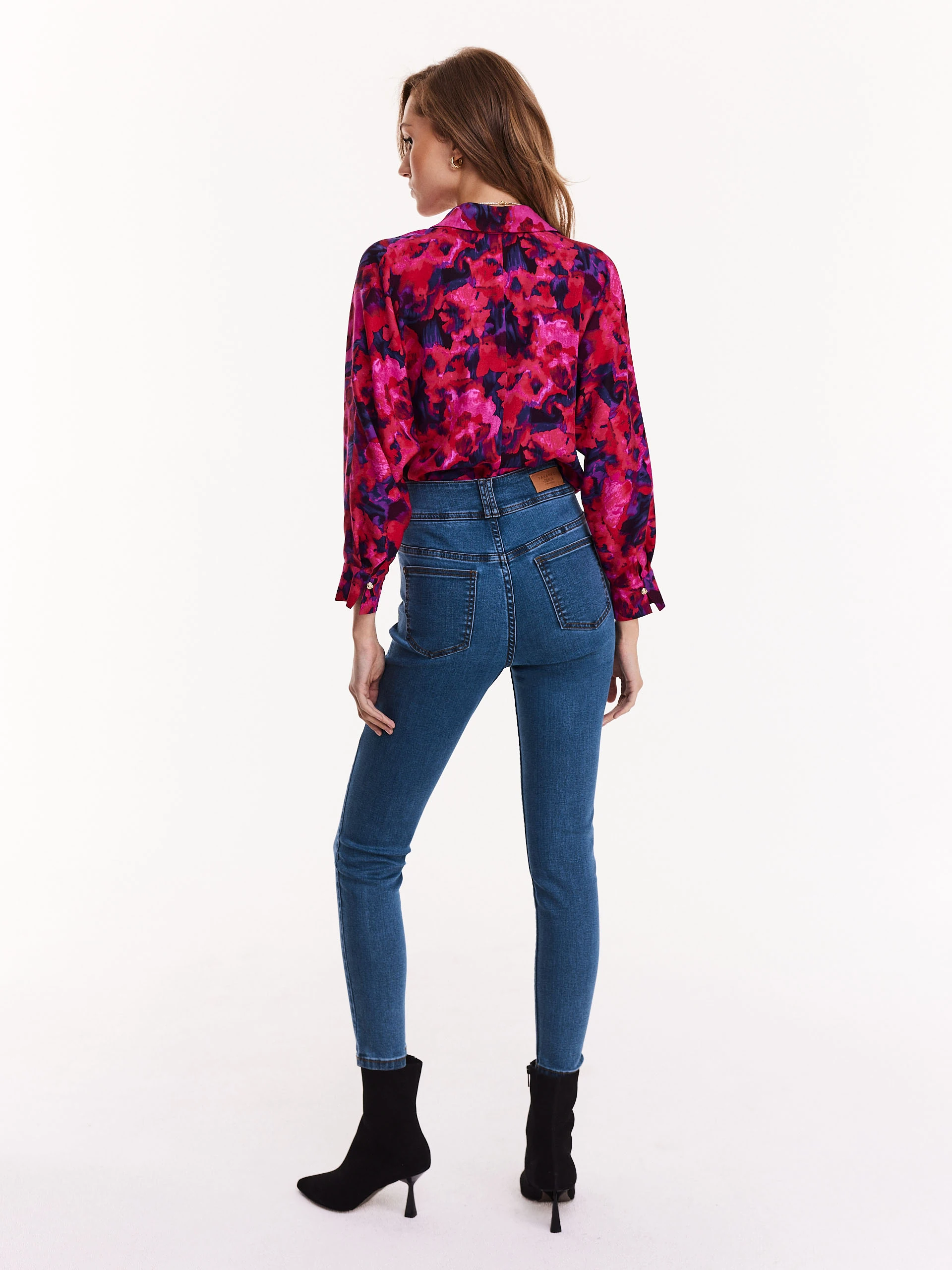 Fitted high-waisted denim pants