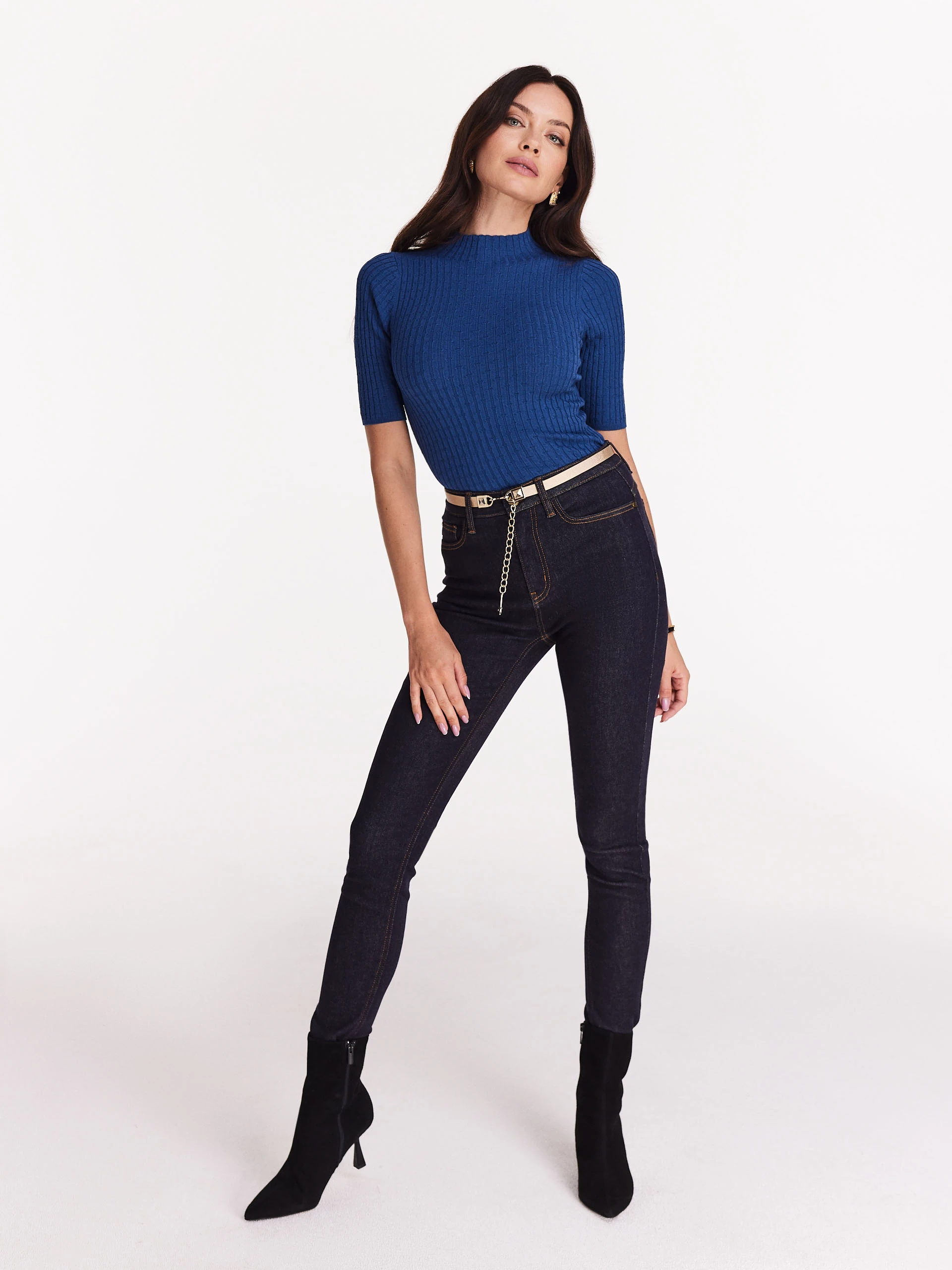 Fitted navy blue high-waisted denim pants