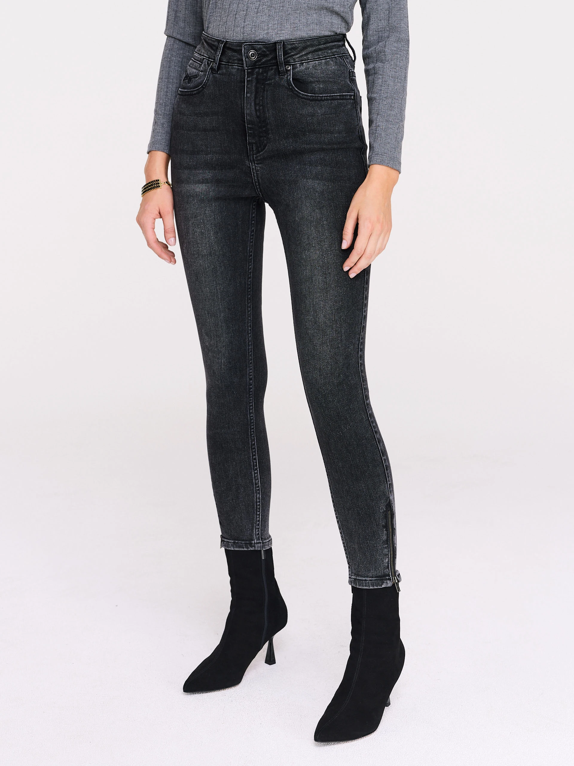 Grey high-waisted tube pants