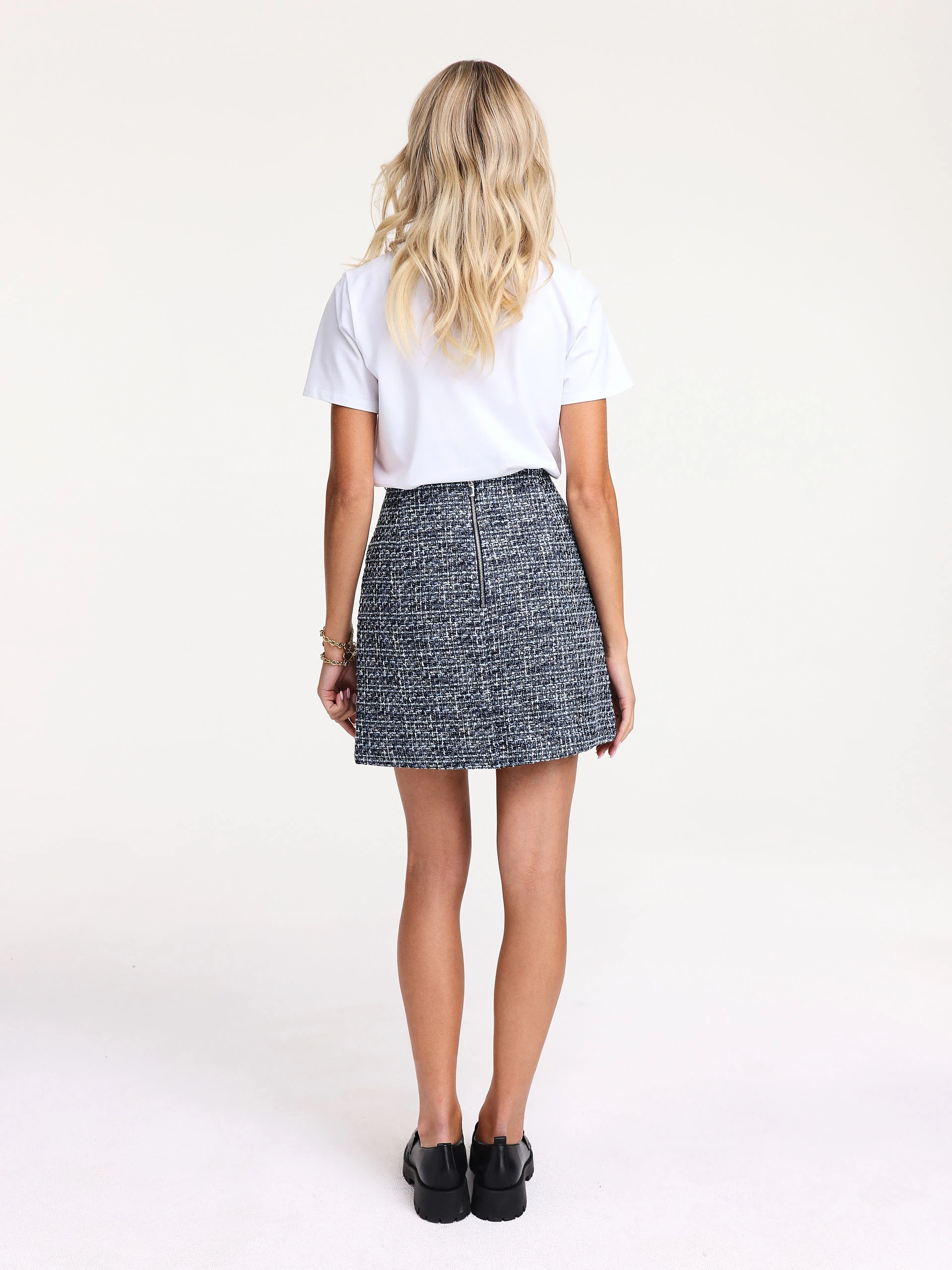 Short trapeze skirt in tweed