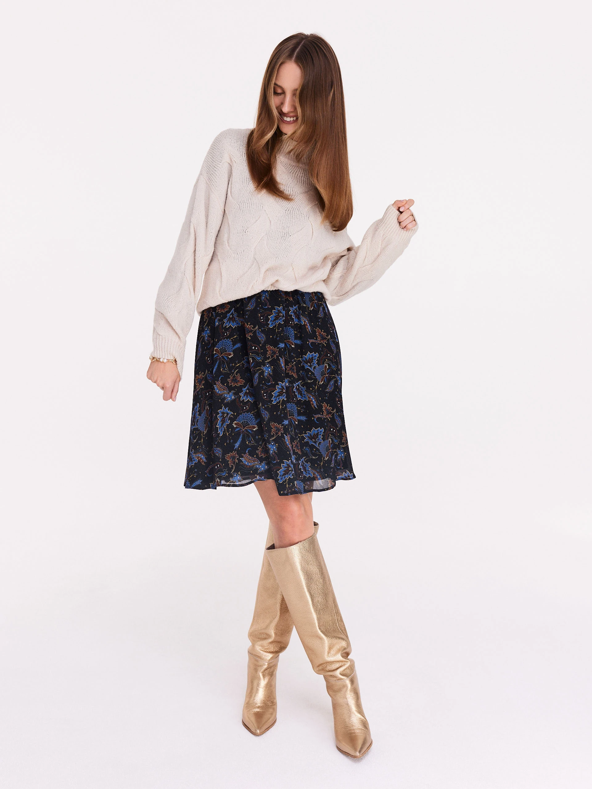 Beige half-golf with structured weave