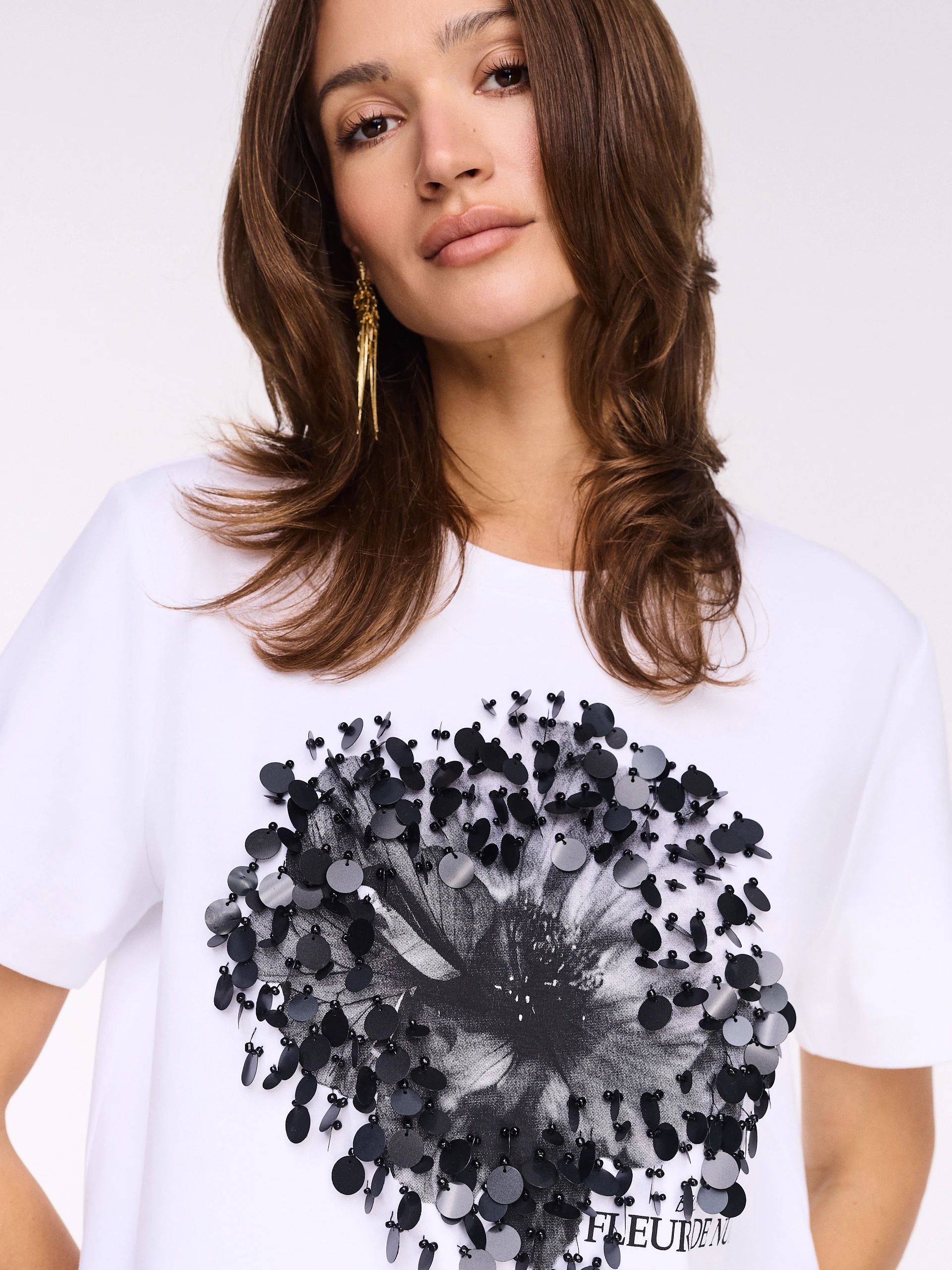 Cotton blouse with a feminine sequin flower