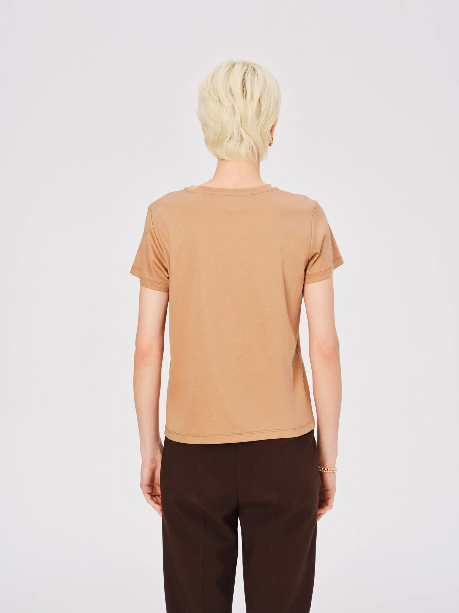 Caramel short-sleeved blouse with linen and silk accents