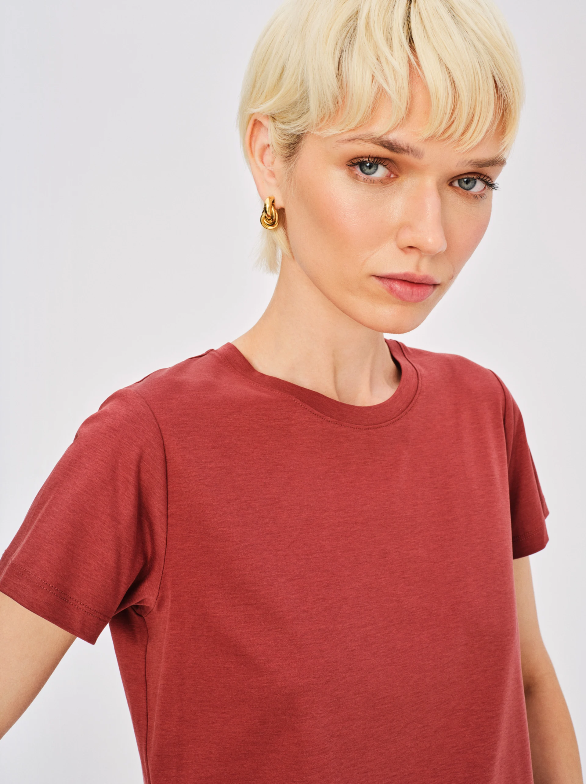Short-sleeved blouse with linen and silk accents