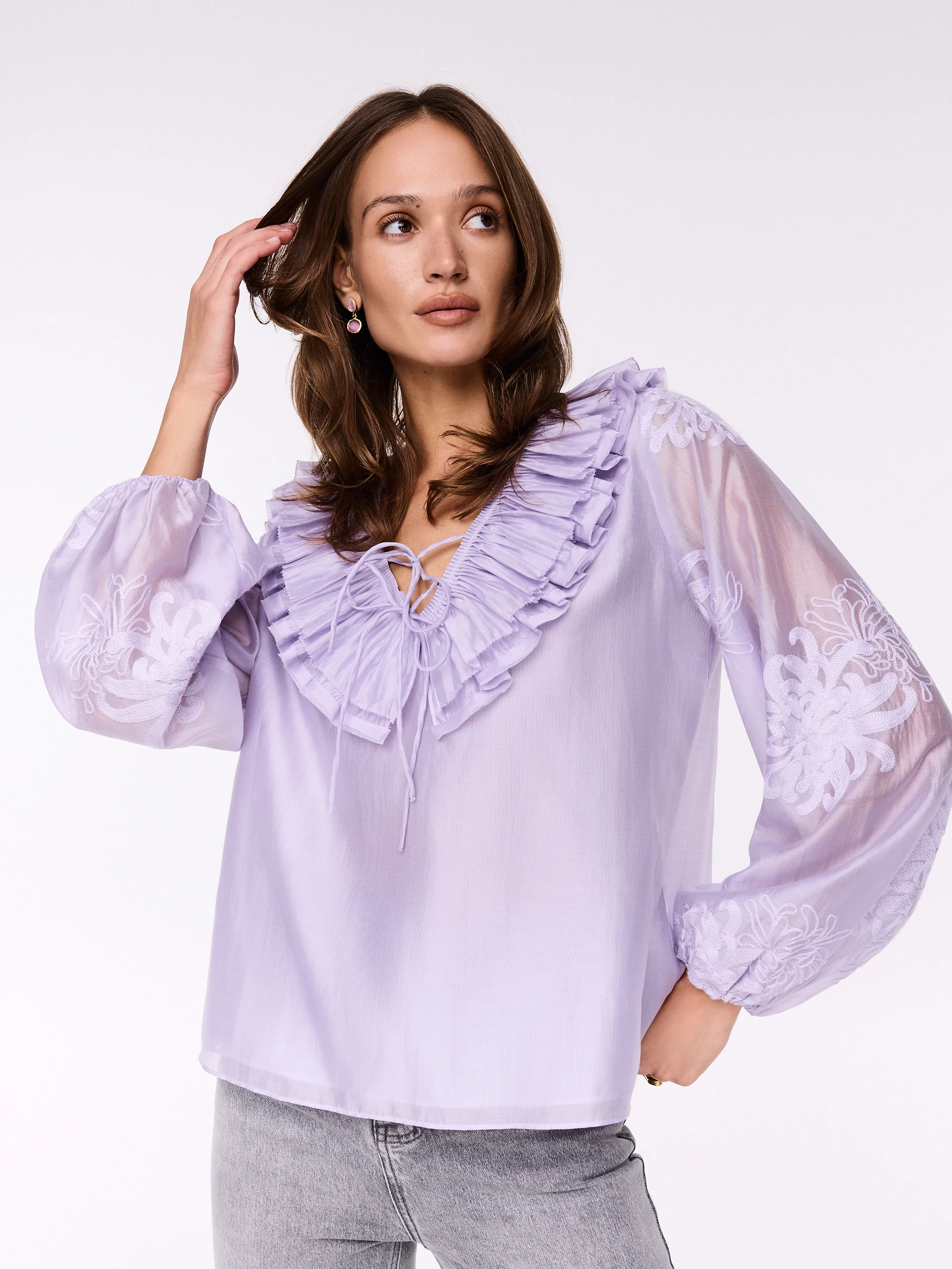 Lilac lyocell blouse with frill and tie