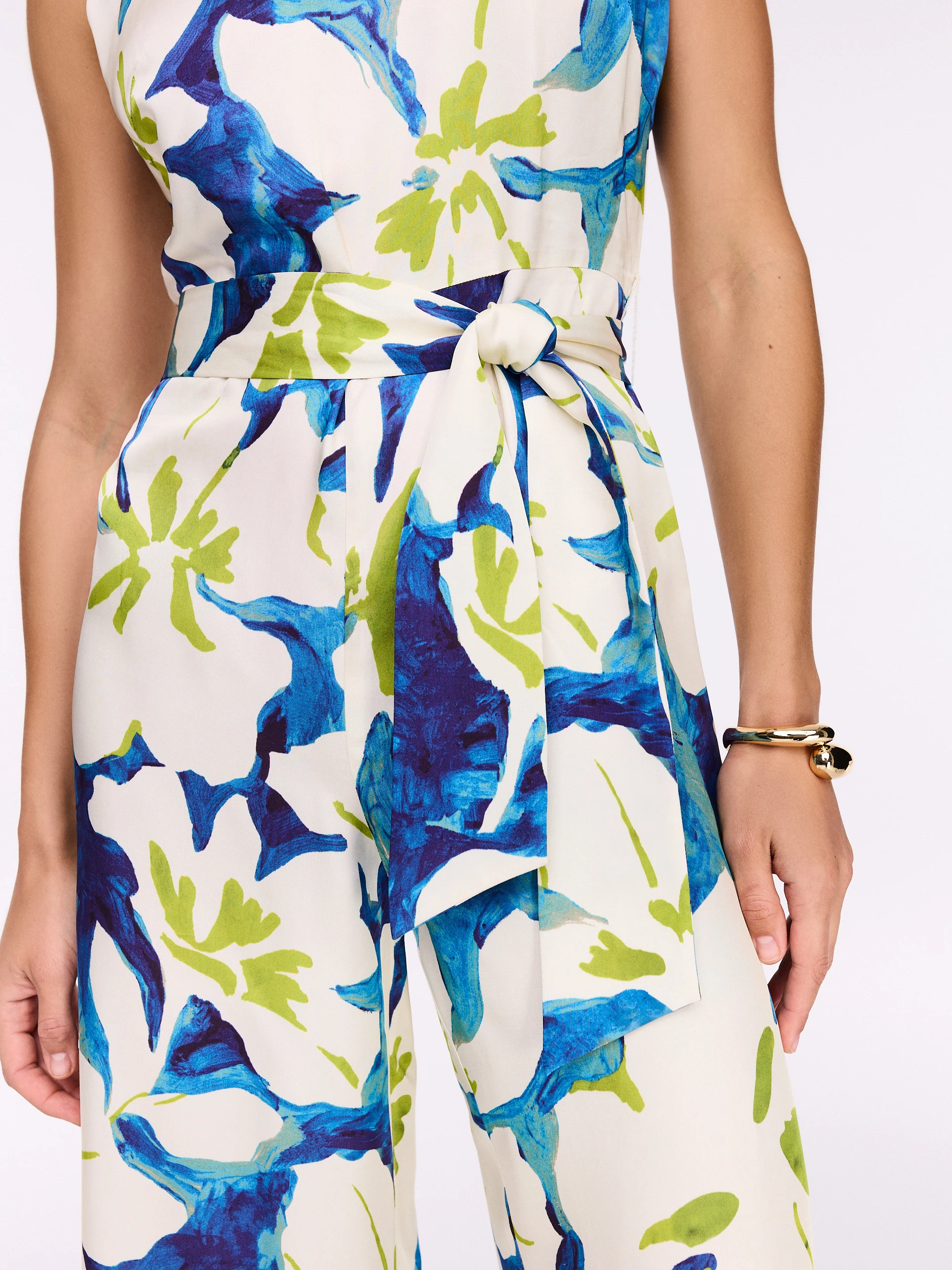Airy viscose jumpsuit with floral print