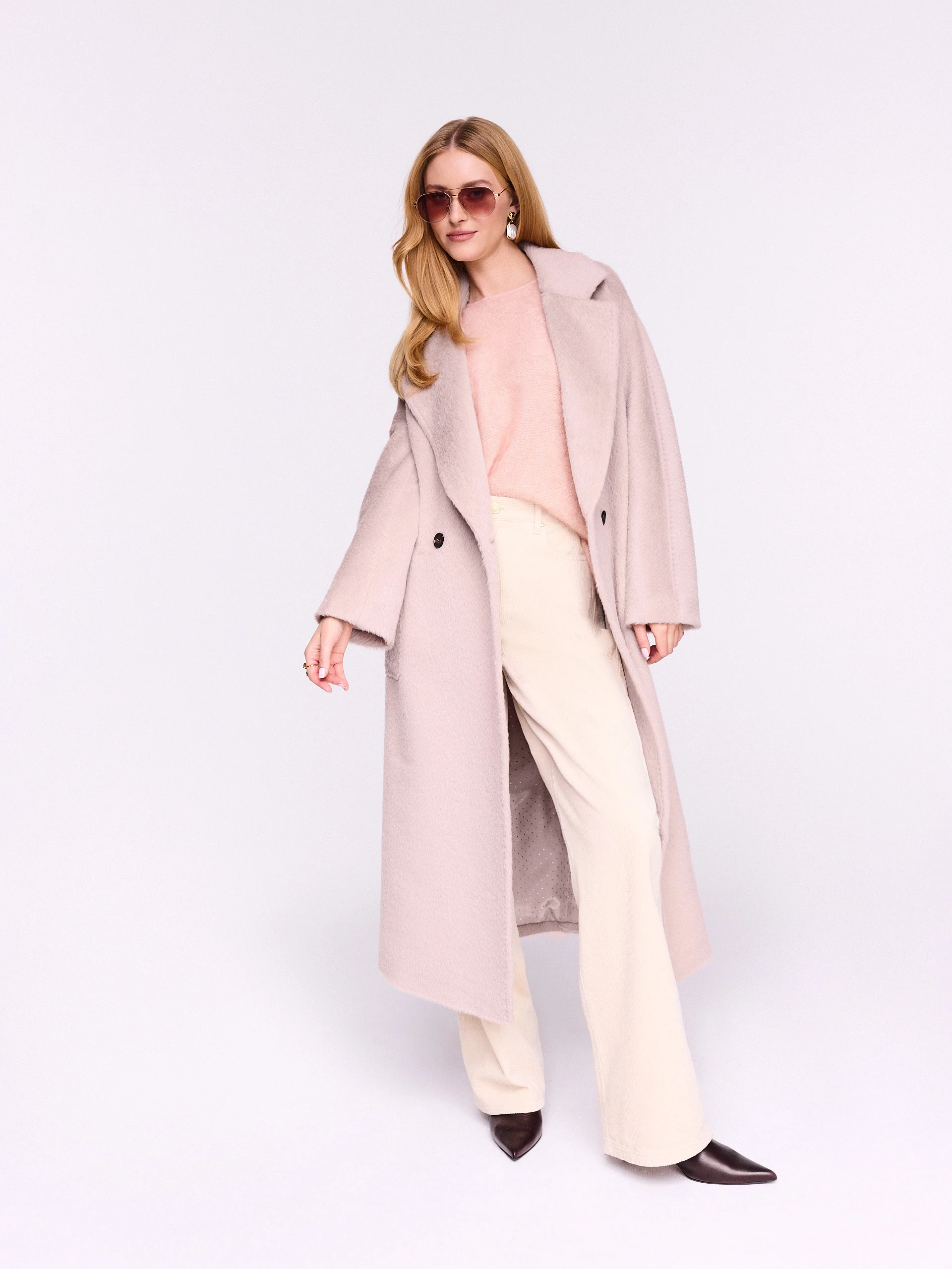 Powder pink alpaca and wool coat with a belt at the waist