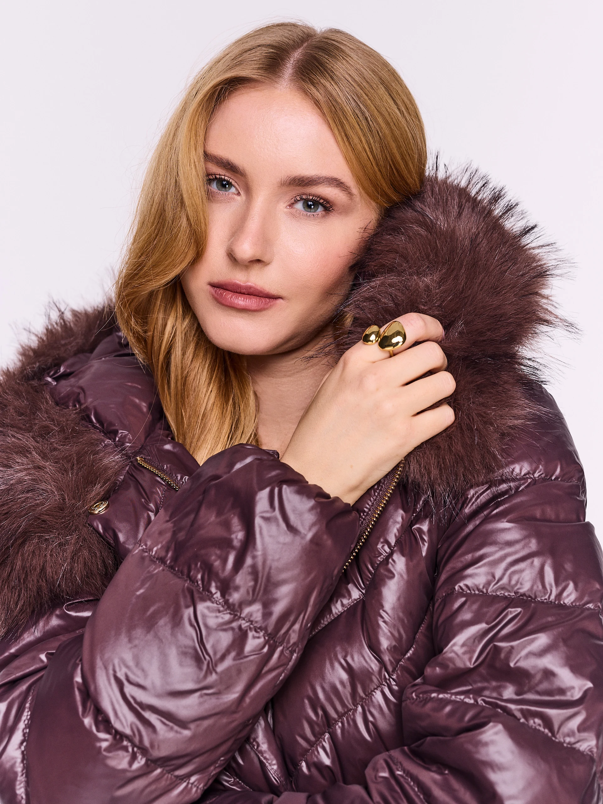 Long down coat with hood in burgundy color