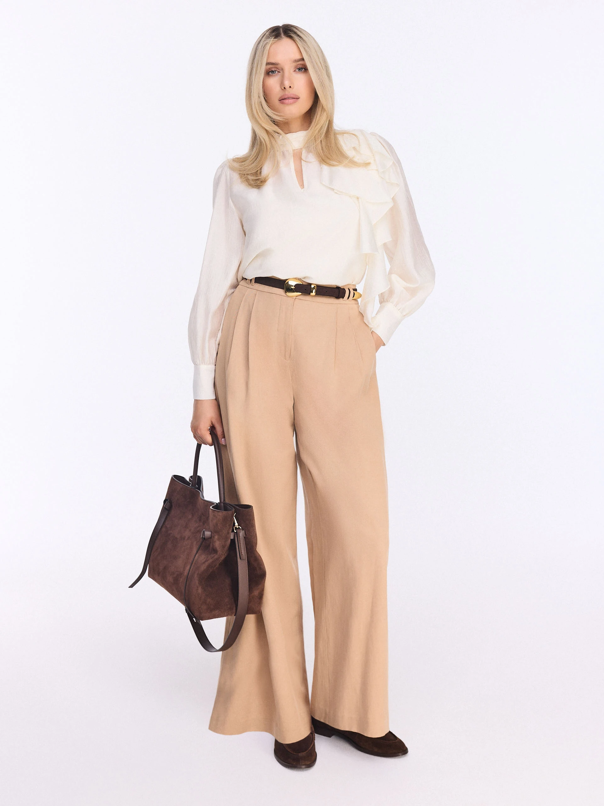 Caramel high-waisted pants with pleats