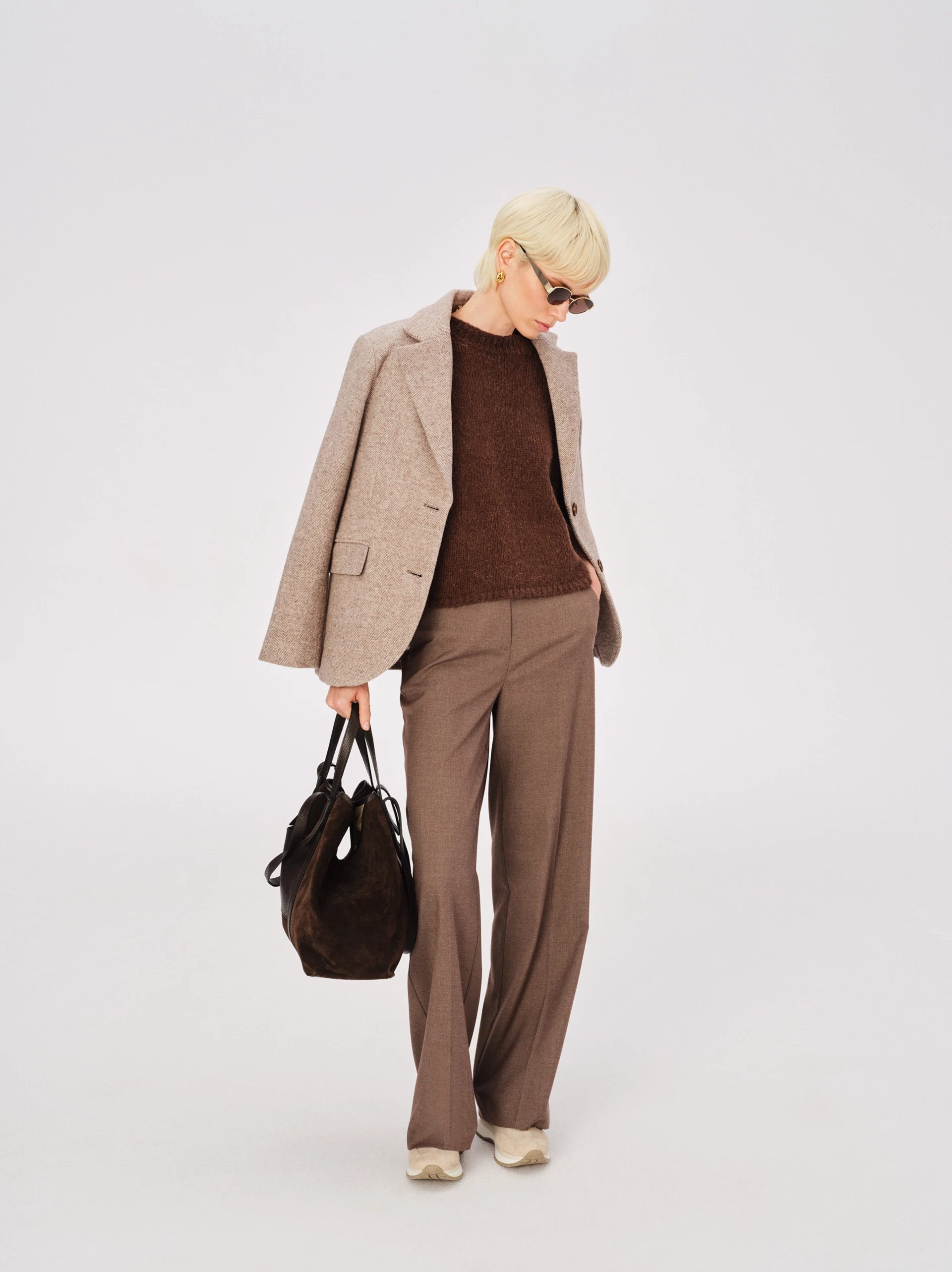 Elegant pants in a cool brown color