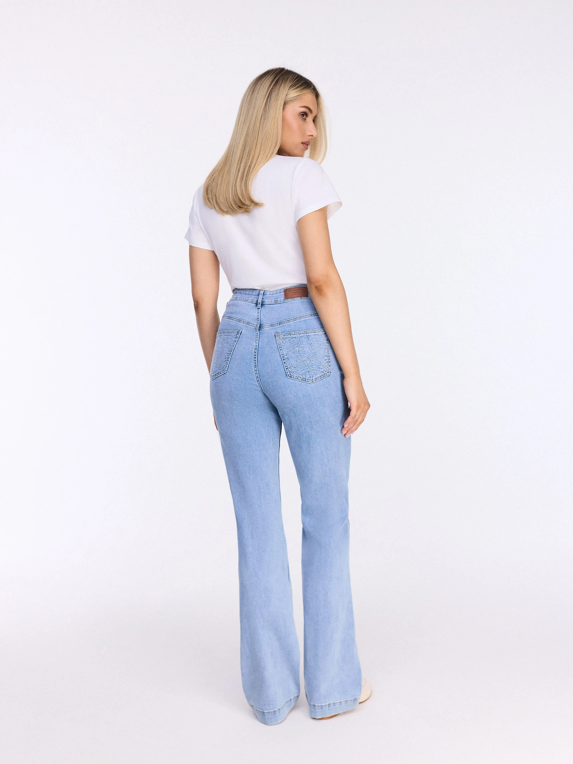 Embroidered bright high-waisted jeans