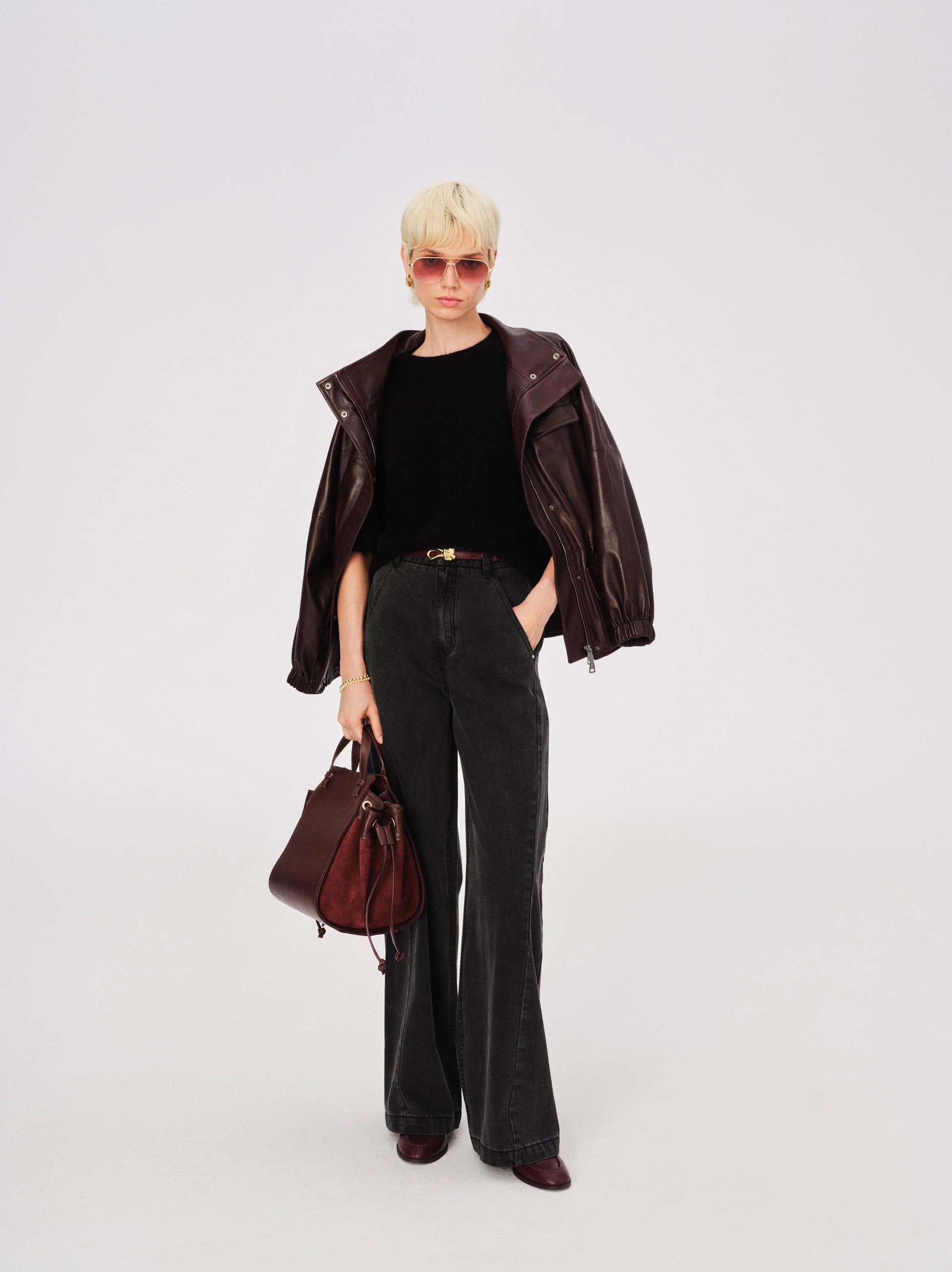 Czarne spodnie jeansowe typu wide leg