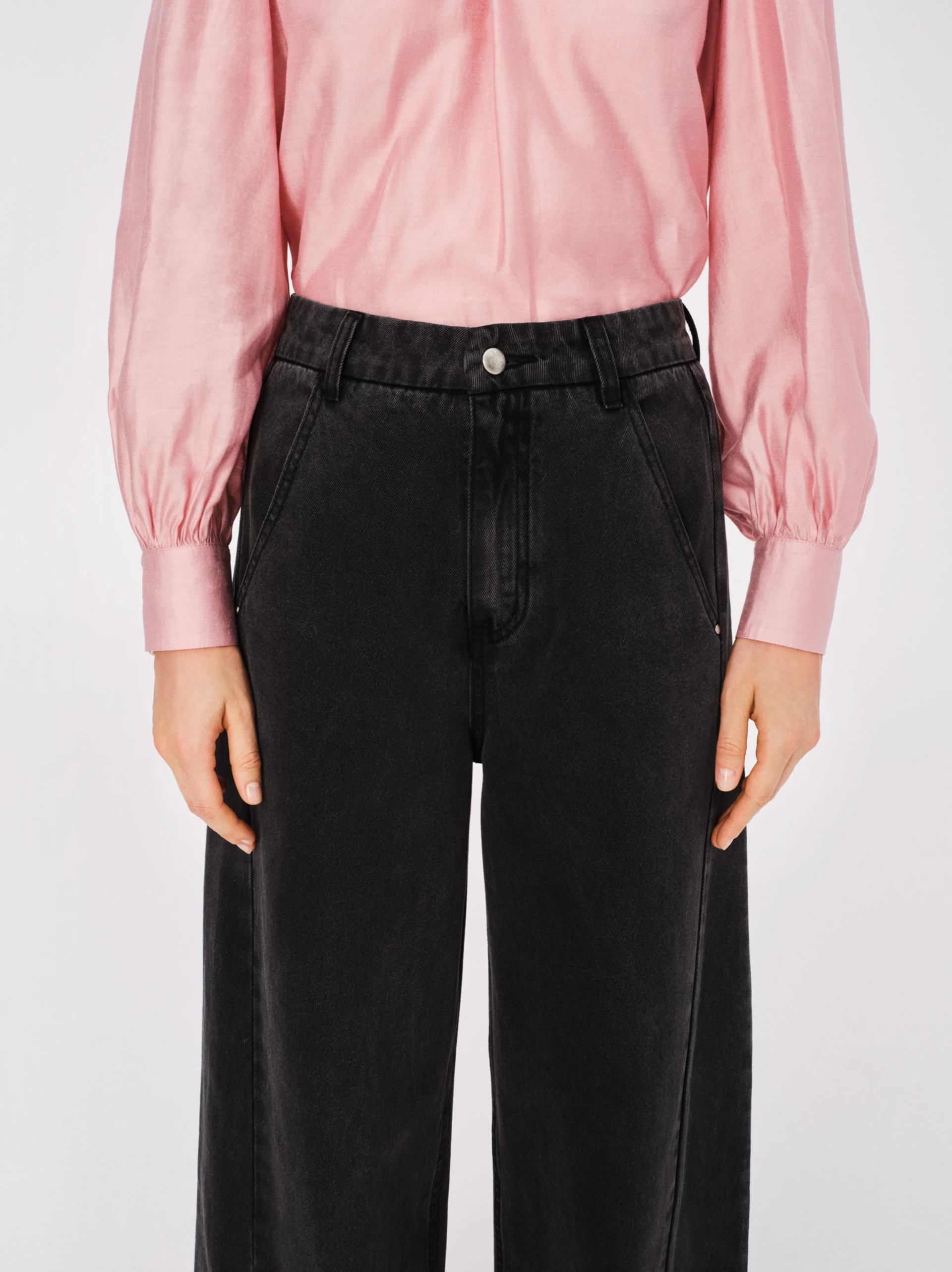 Czarne spodnie jeansowe typu wide leg