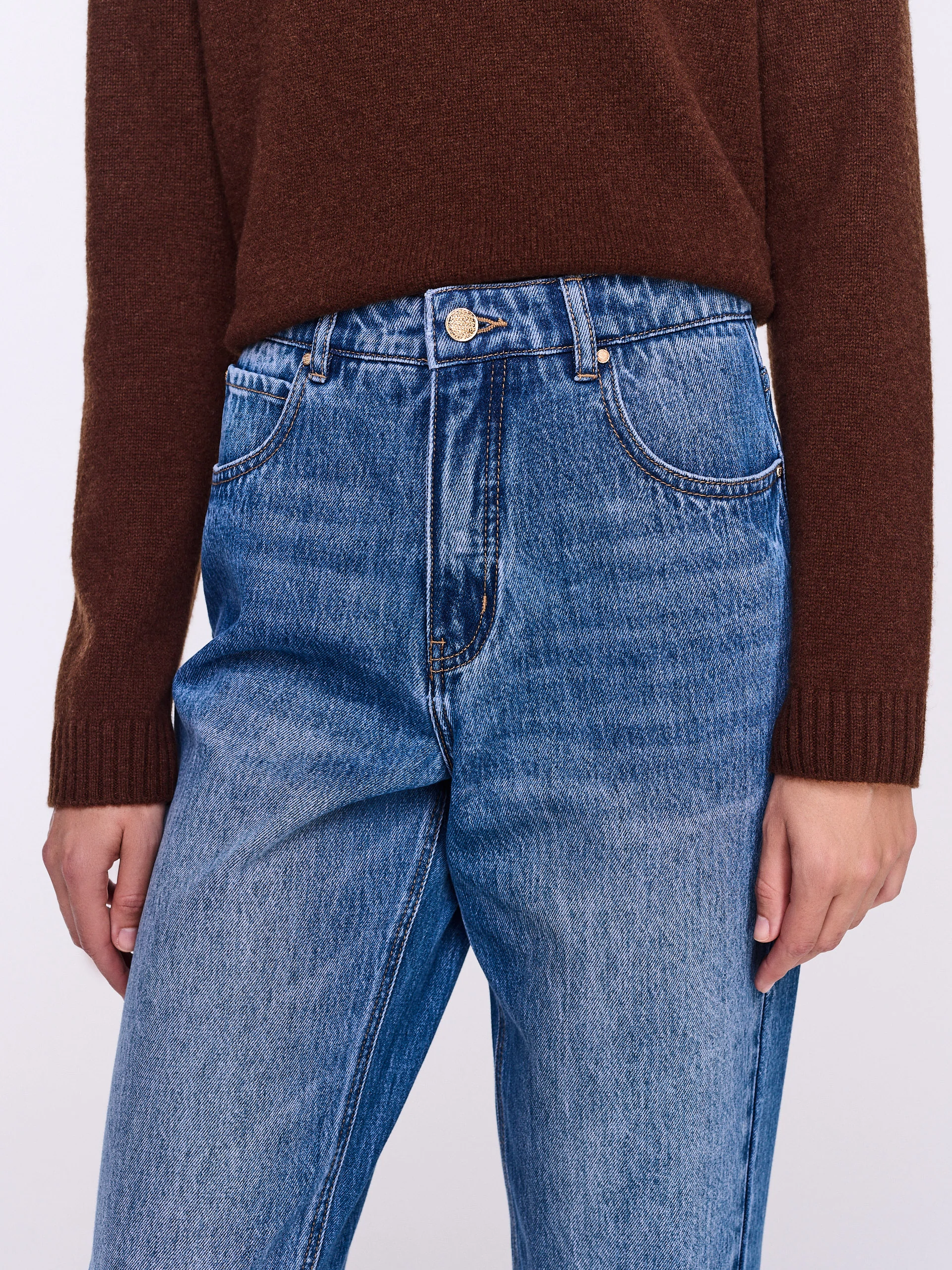 Blue distressed jeans with stitching