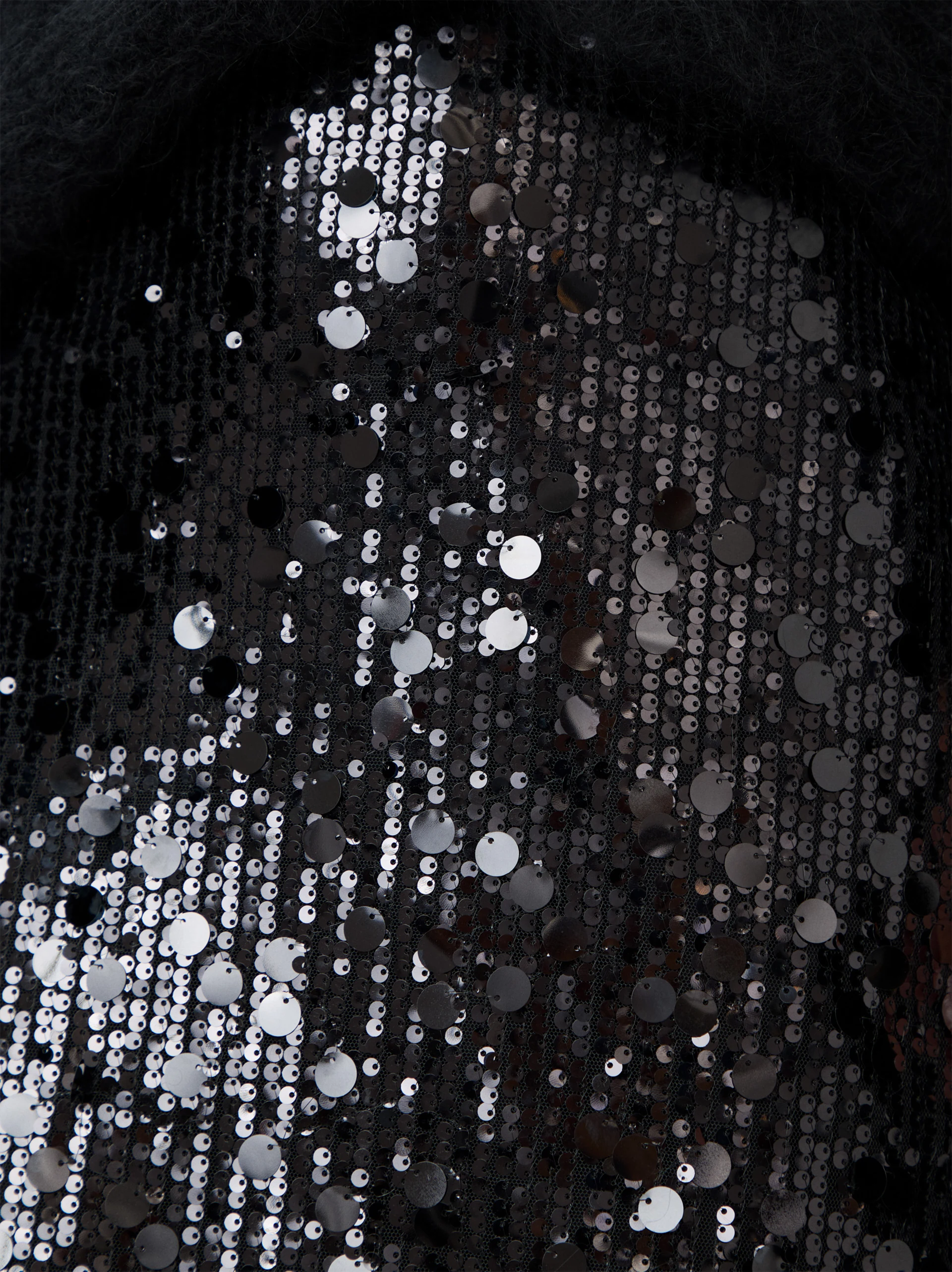 Short black skirt with sequins