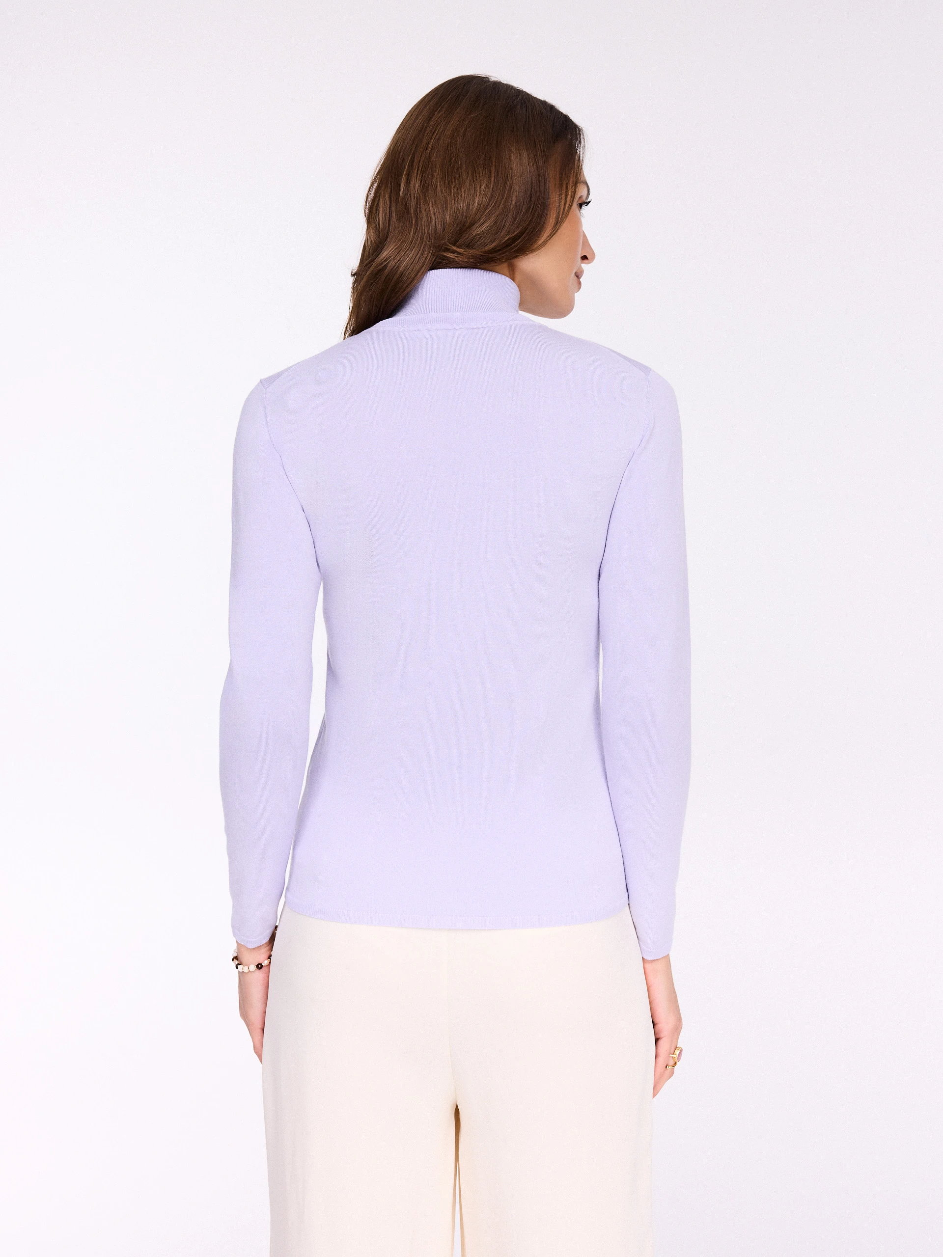 Liliowy sweter z golfem