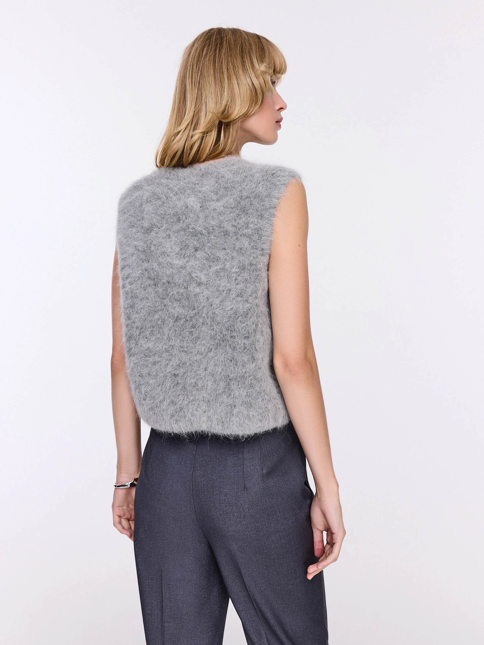 Gray vest with alpaca wool