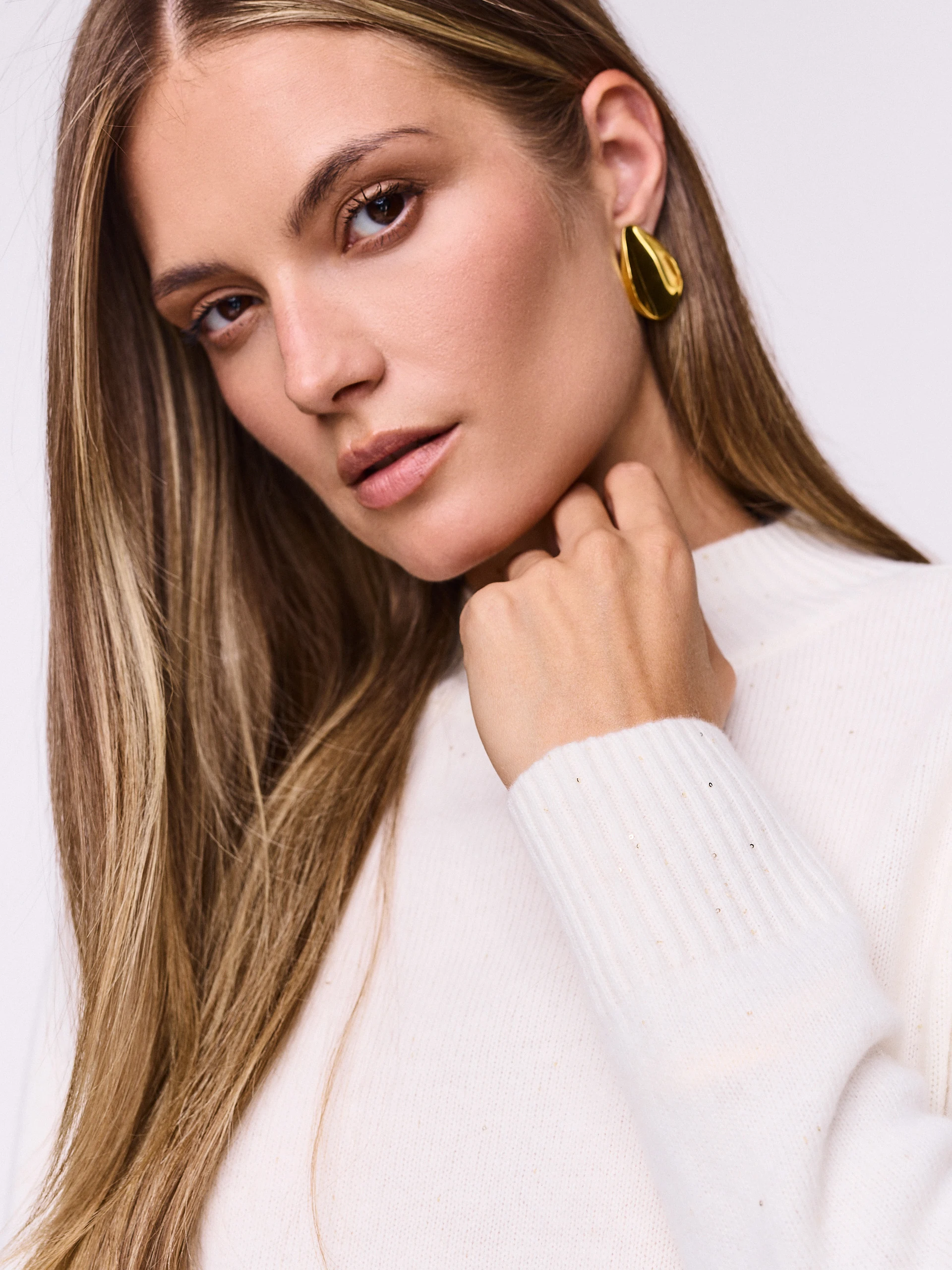Cream wool sweater with small sequins