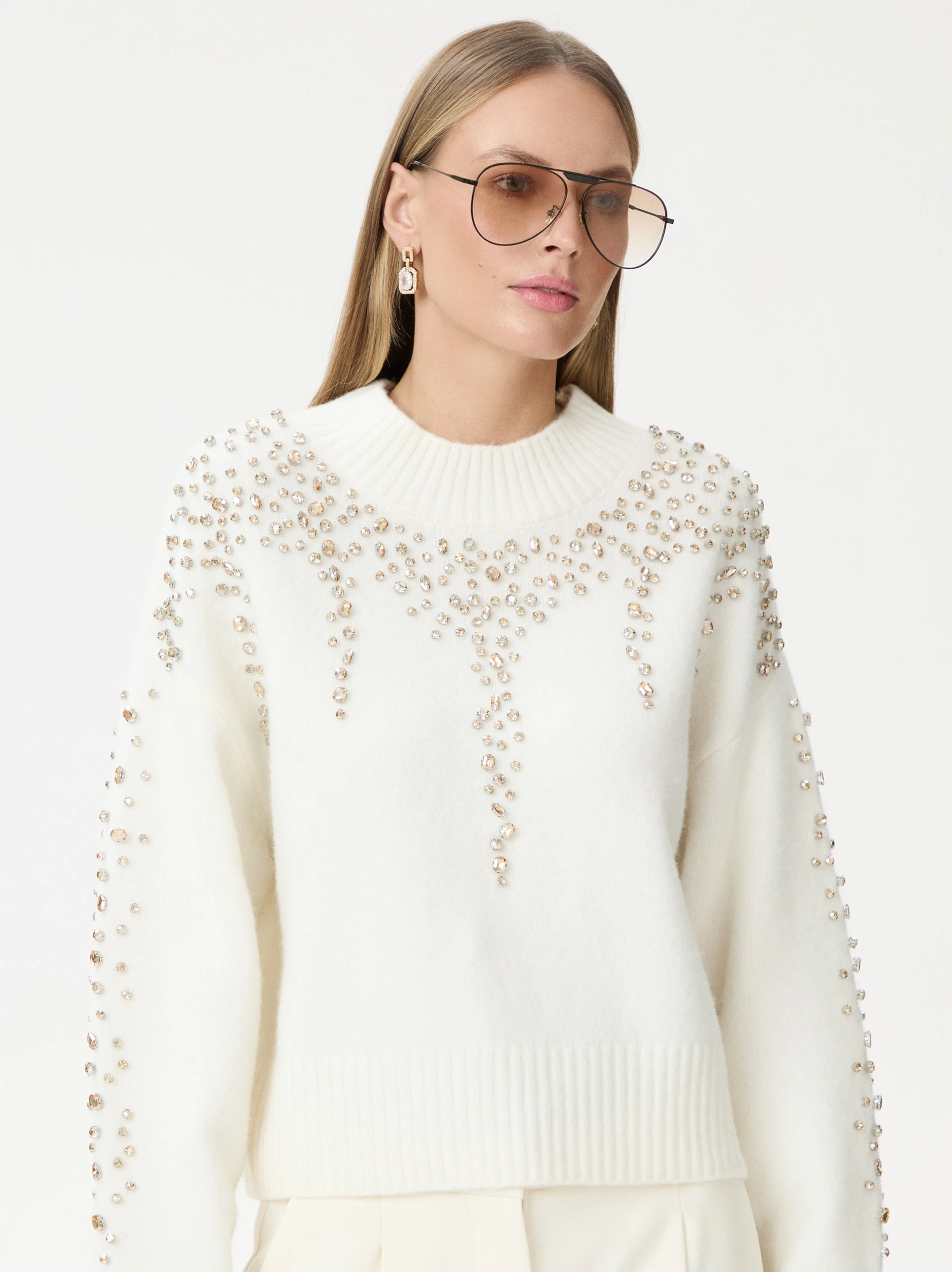 Creamy wool sweater embroidered with crystals