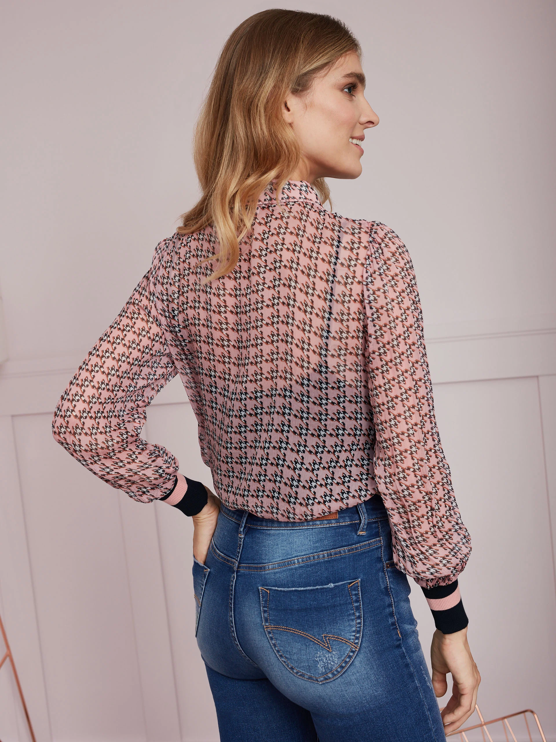 BLOUSE WITH BINDING AT THE NECK