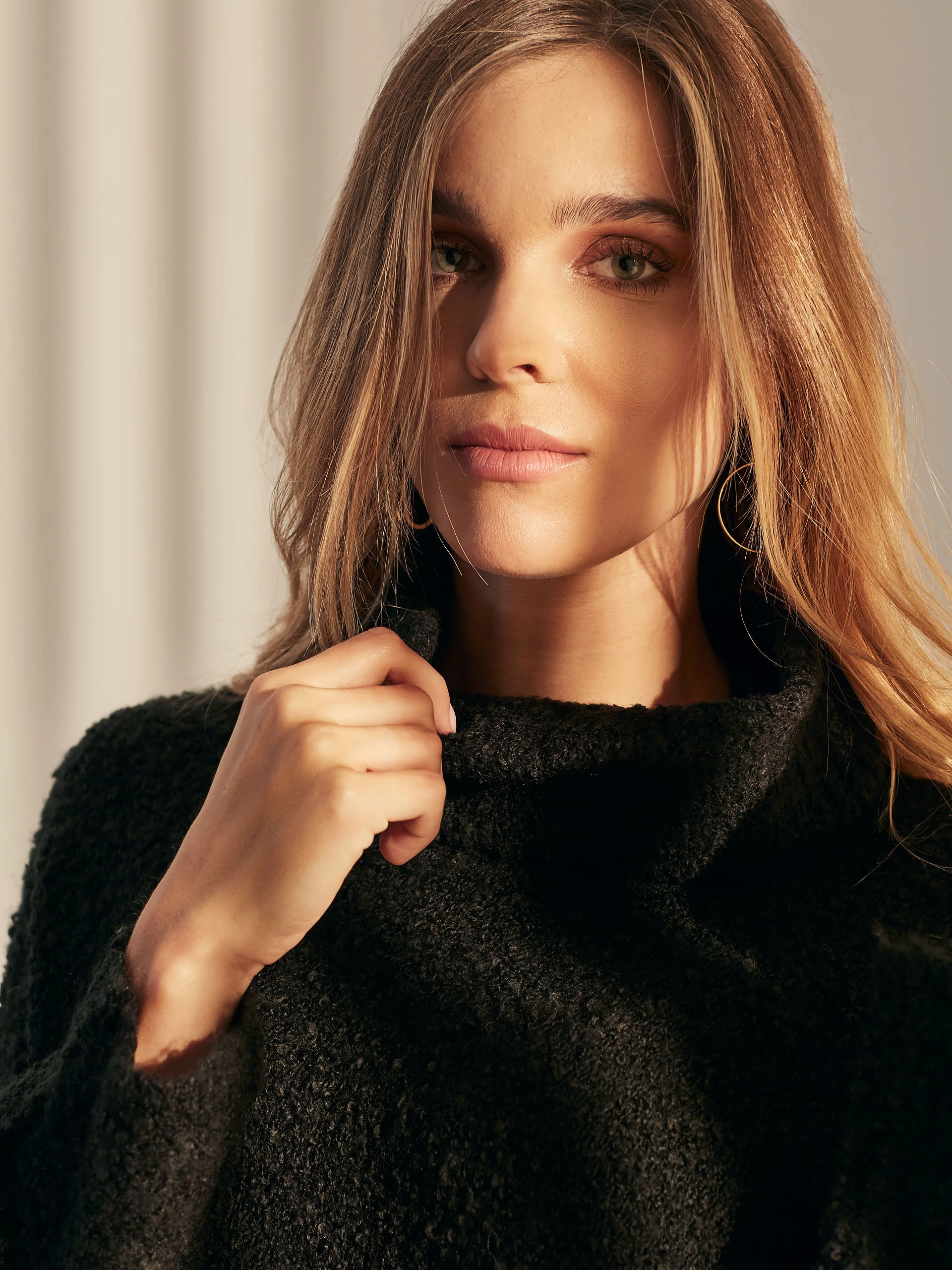 OVERSIZED TURTLENECK SWEATER