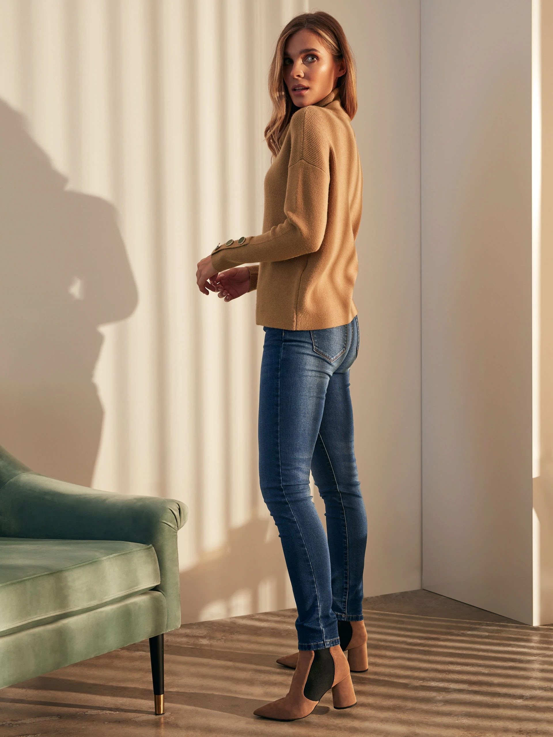 SWEATER WITH LOWERED SHOULDER LINE