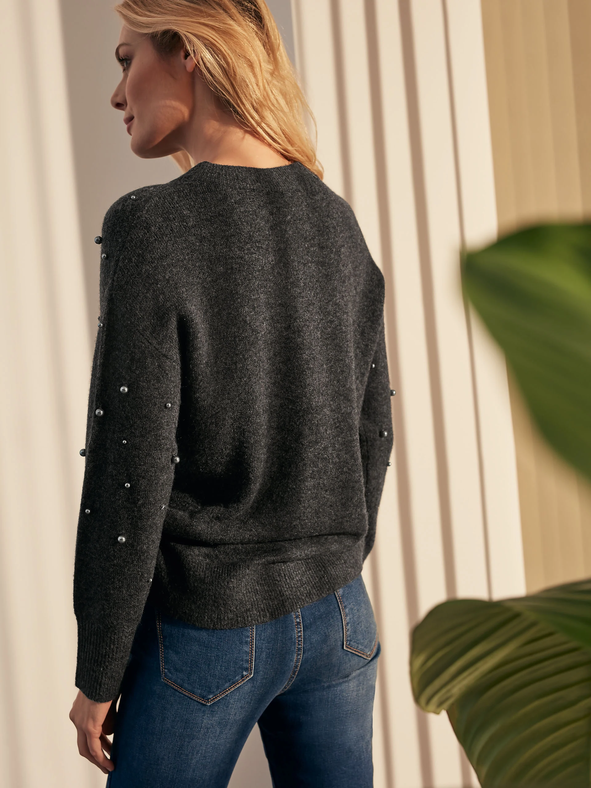 SWETER Z PEREŁKAMI