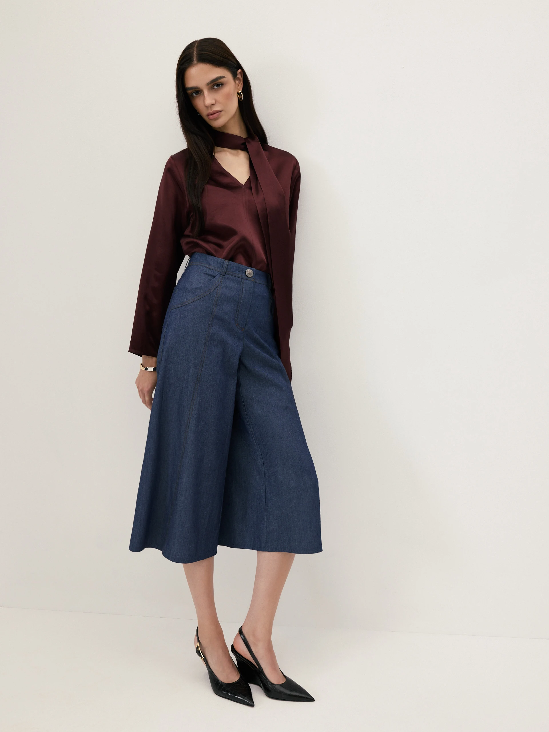 Navy blue wide-leg pants