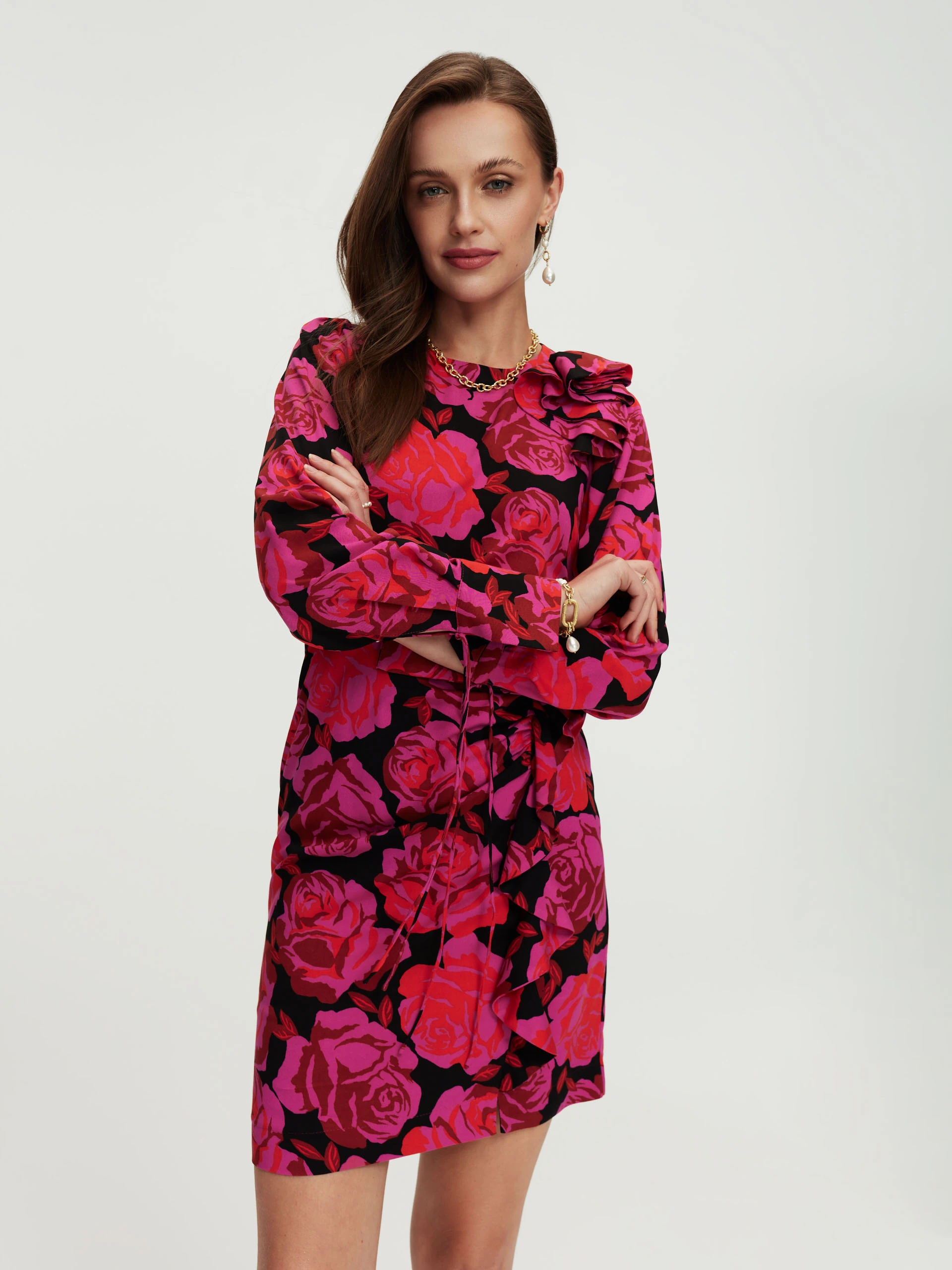 Short viscose dress with roses