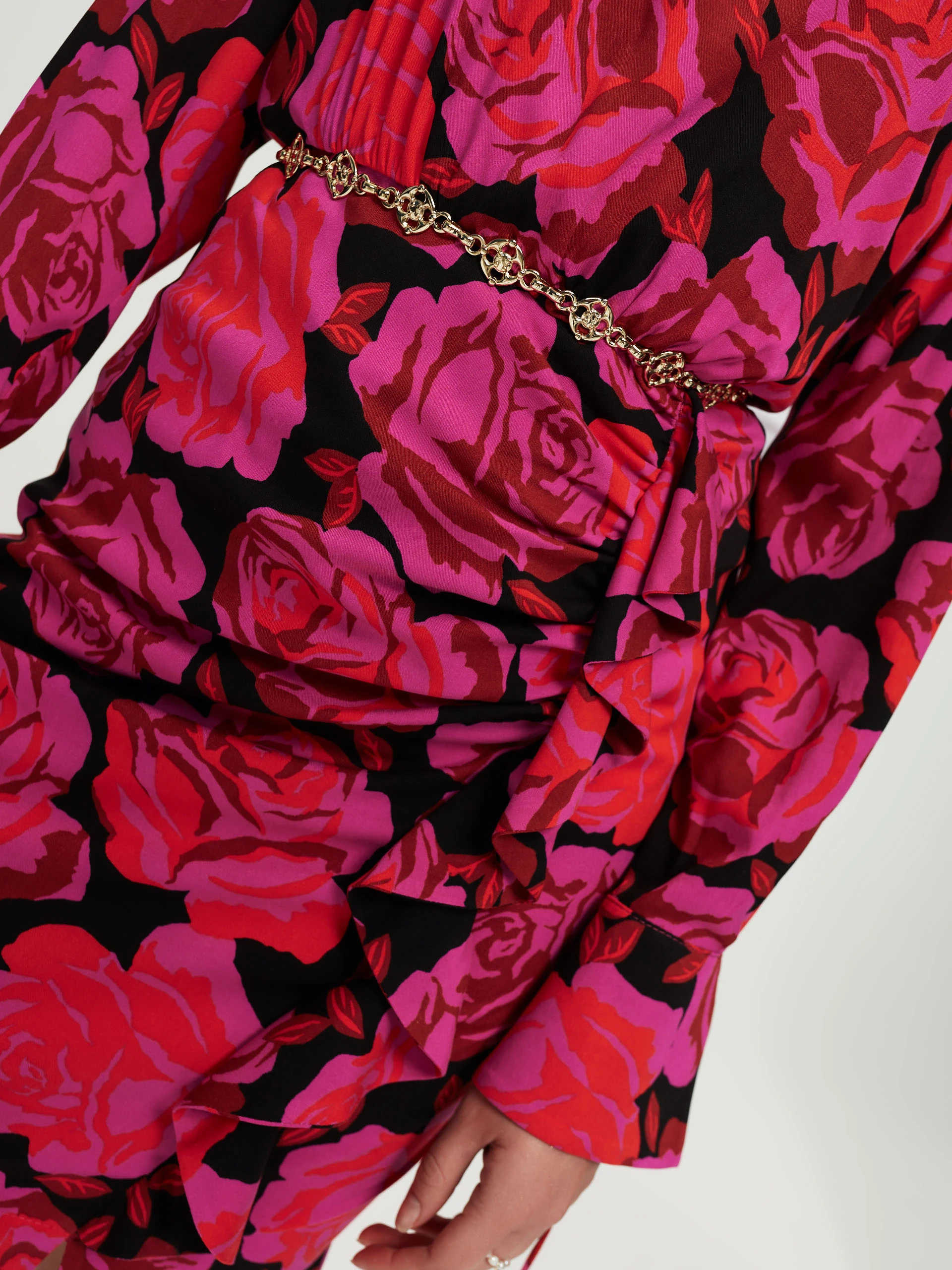 Short viscose dress with roses