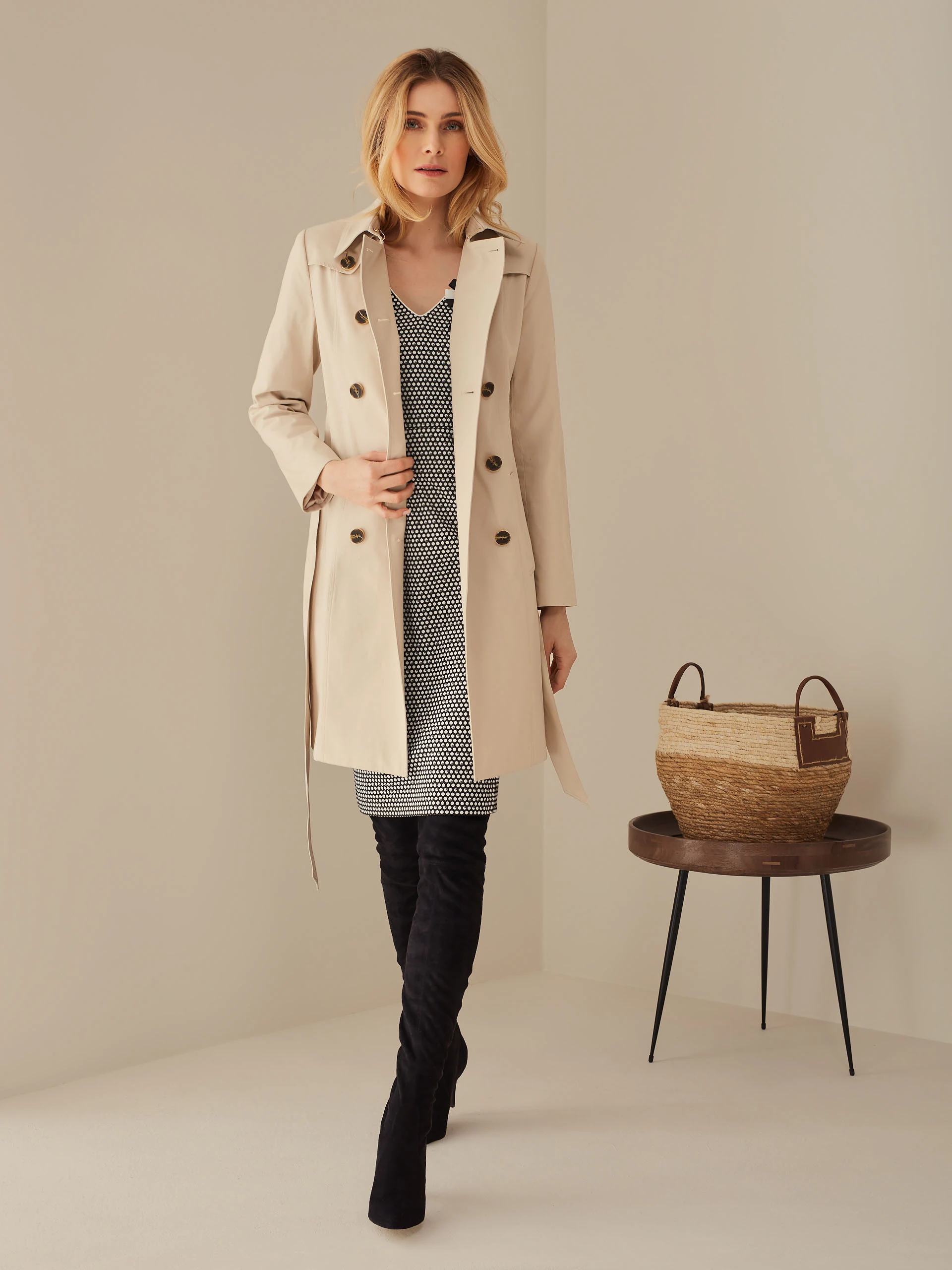 SUEDE KNEE-HIGH BOOTS