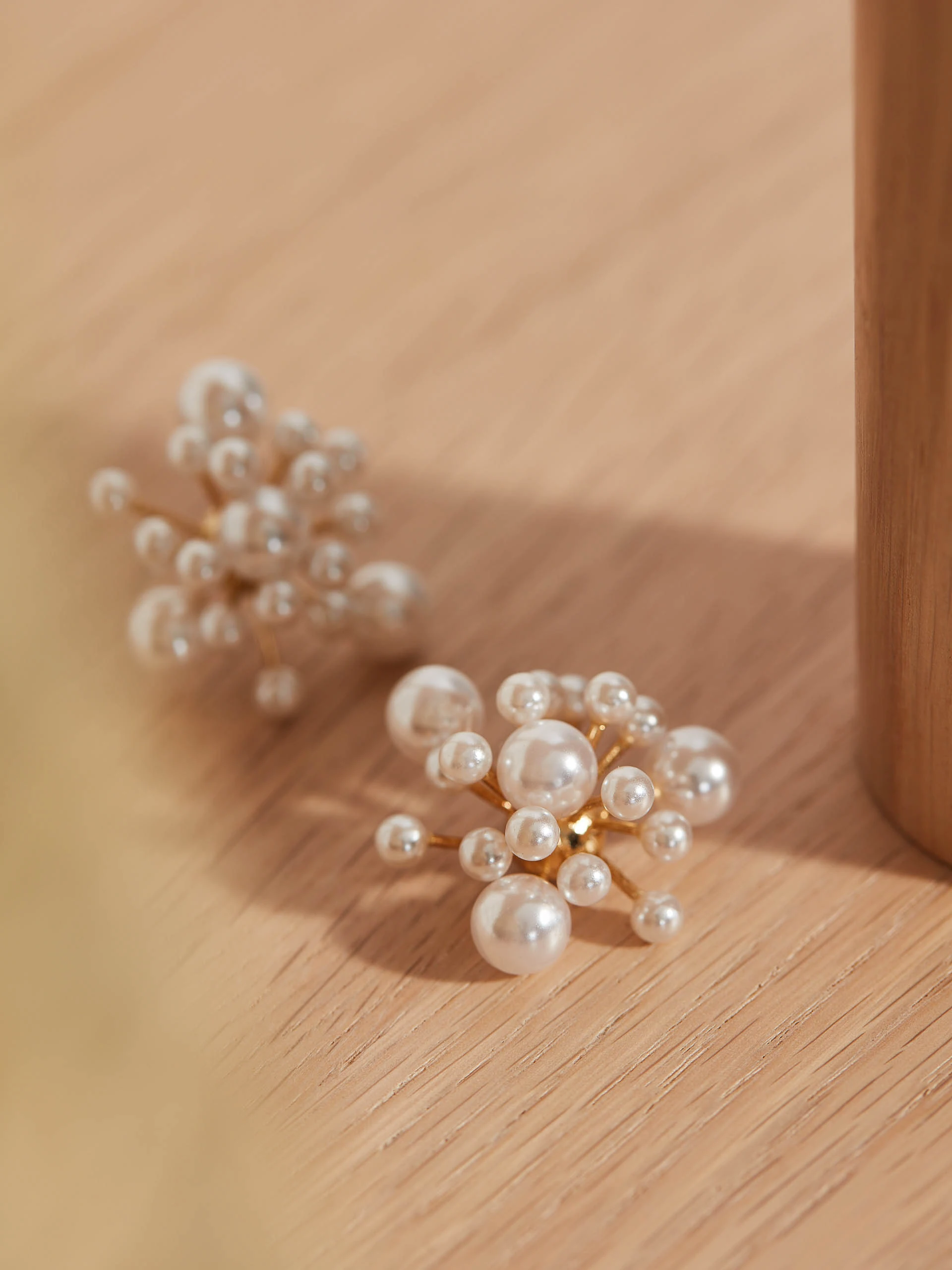 GOLD-PLATED EARRINGS WITH PEARLS