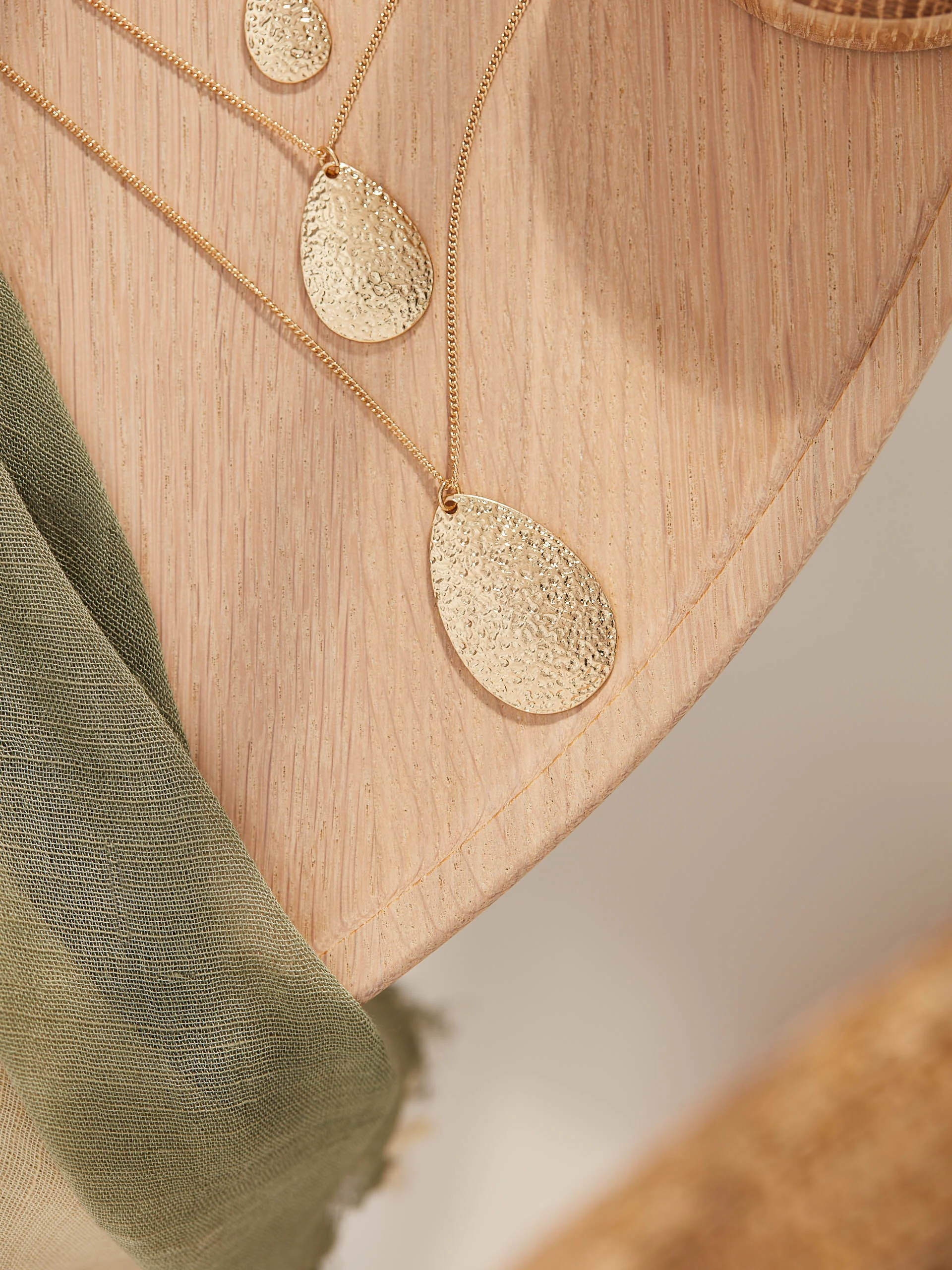 CASCADE NECKLACE