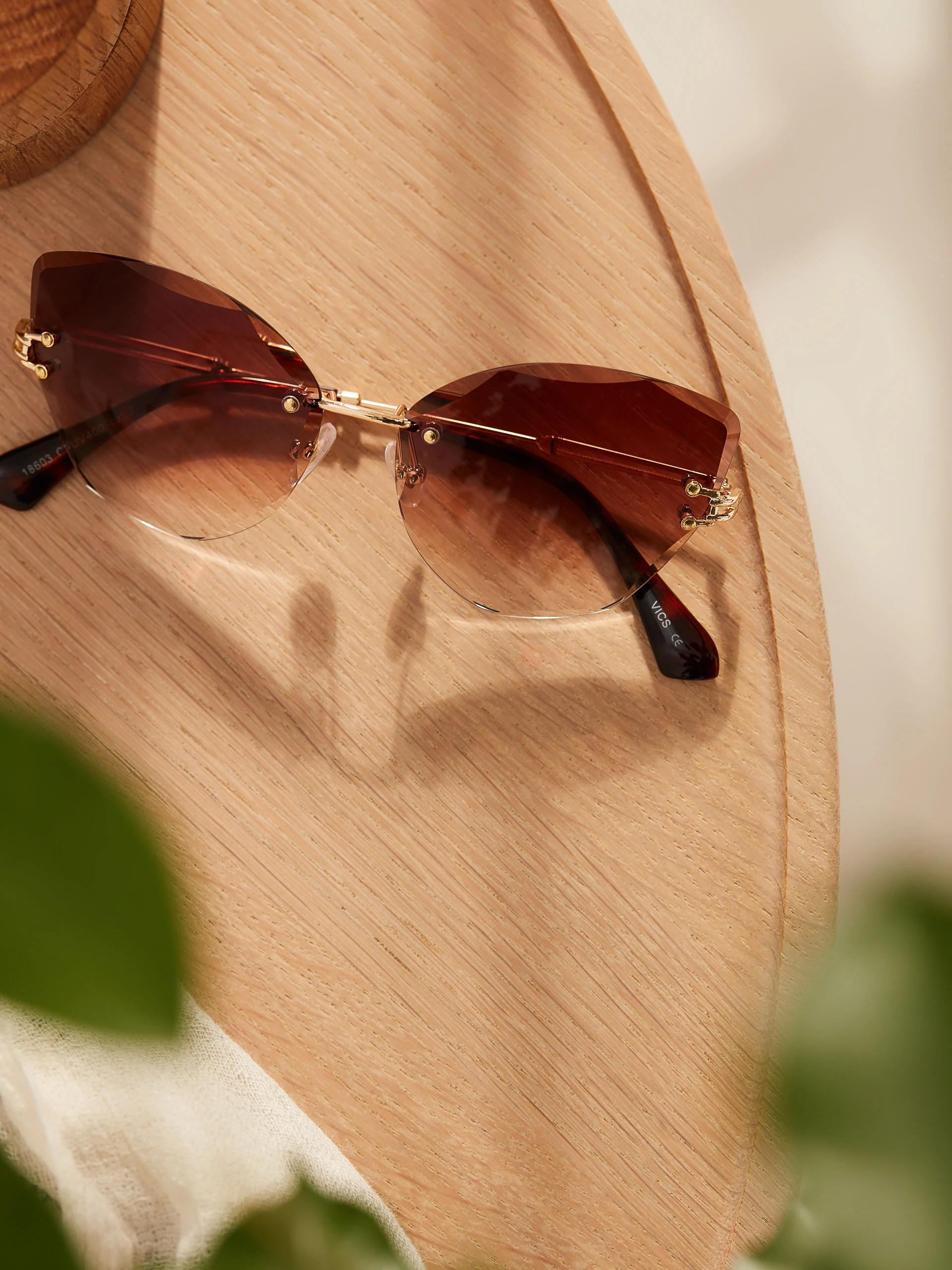 SUNGLASSES