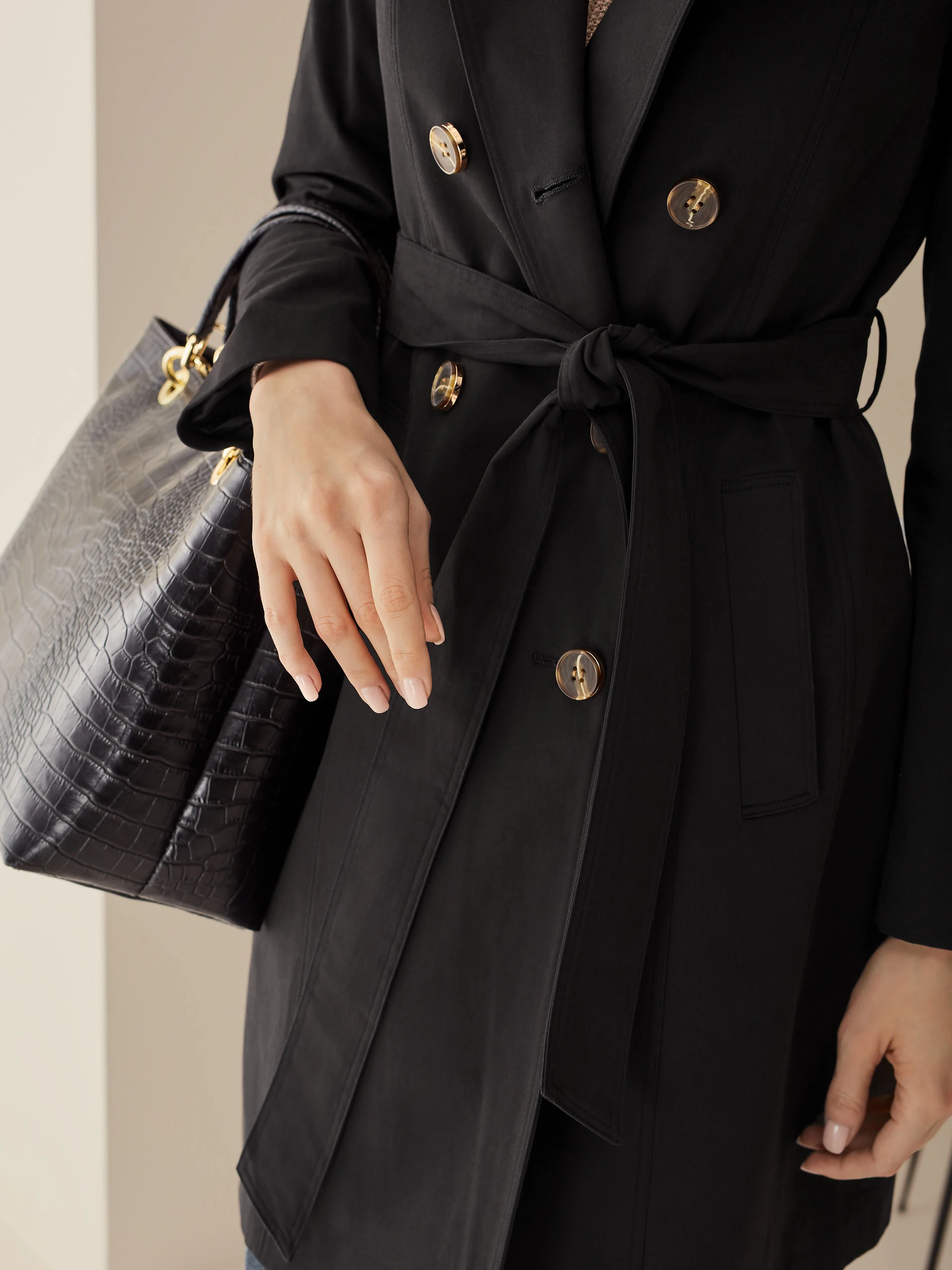 BLACK LEATHER HANDBAG