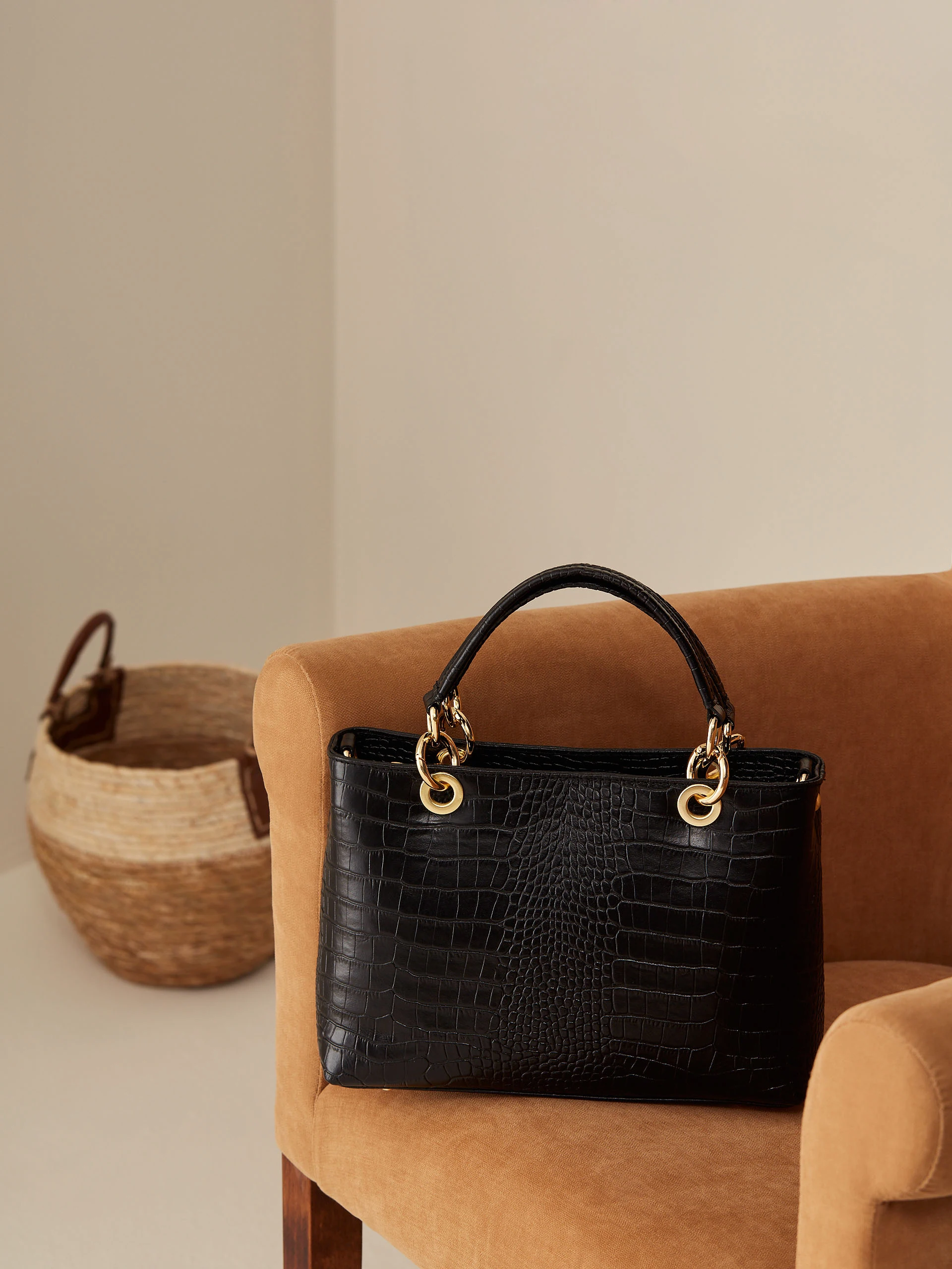 LEATHER HANDBAG WITH CROCODILE TEXTURE